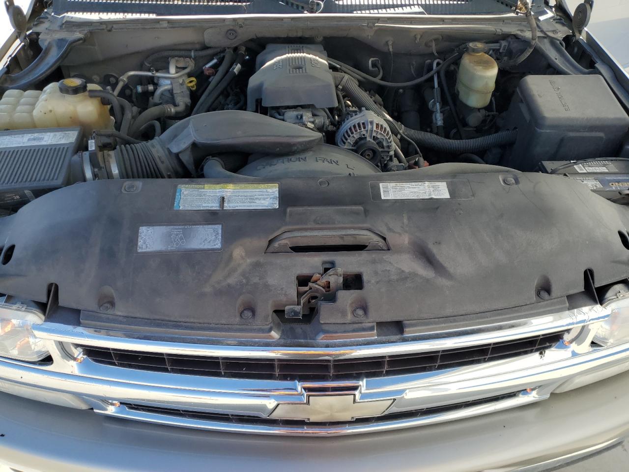 Photo 10 VIN: 3GNGK26U5YG148223 - CHEVROLET SUBURBAN 