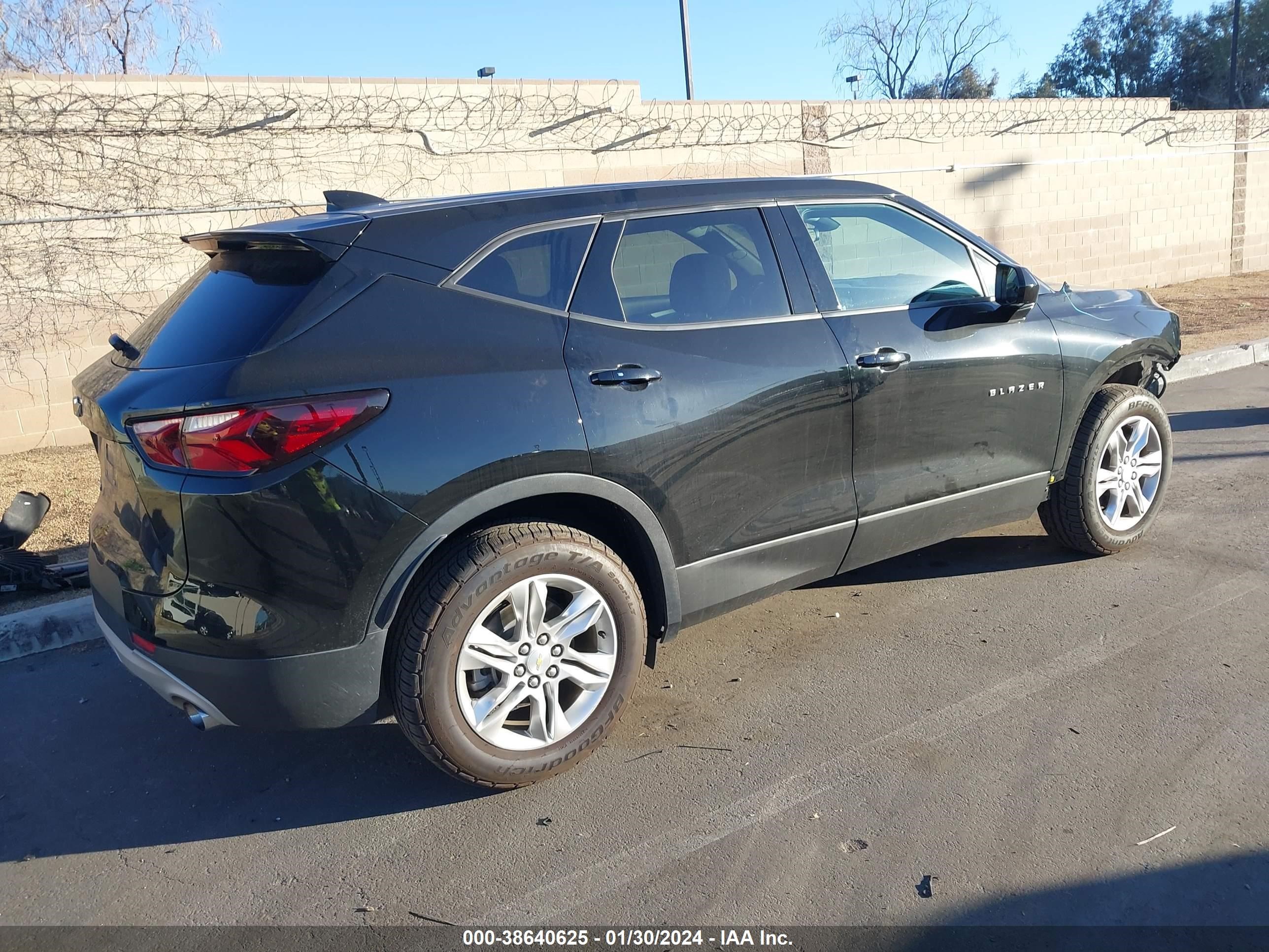 Photo 3 VIN: 3GNKBBRA7KS681397 - CHEVROLET BLAZER 