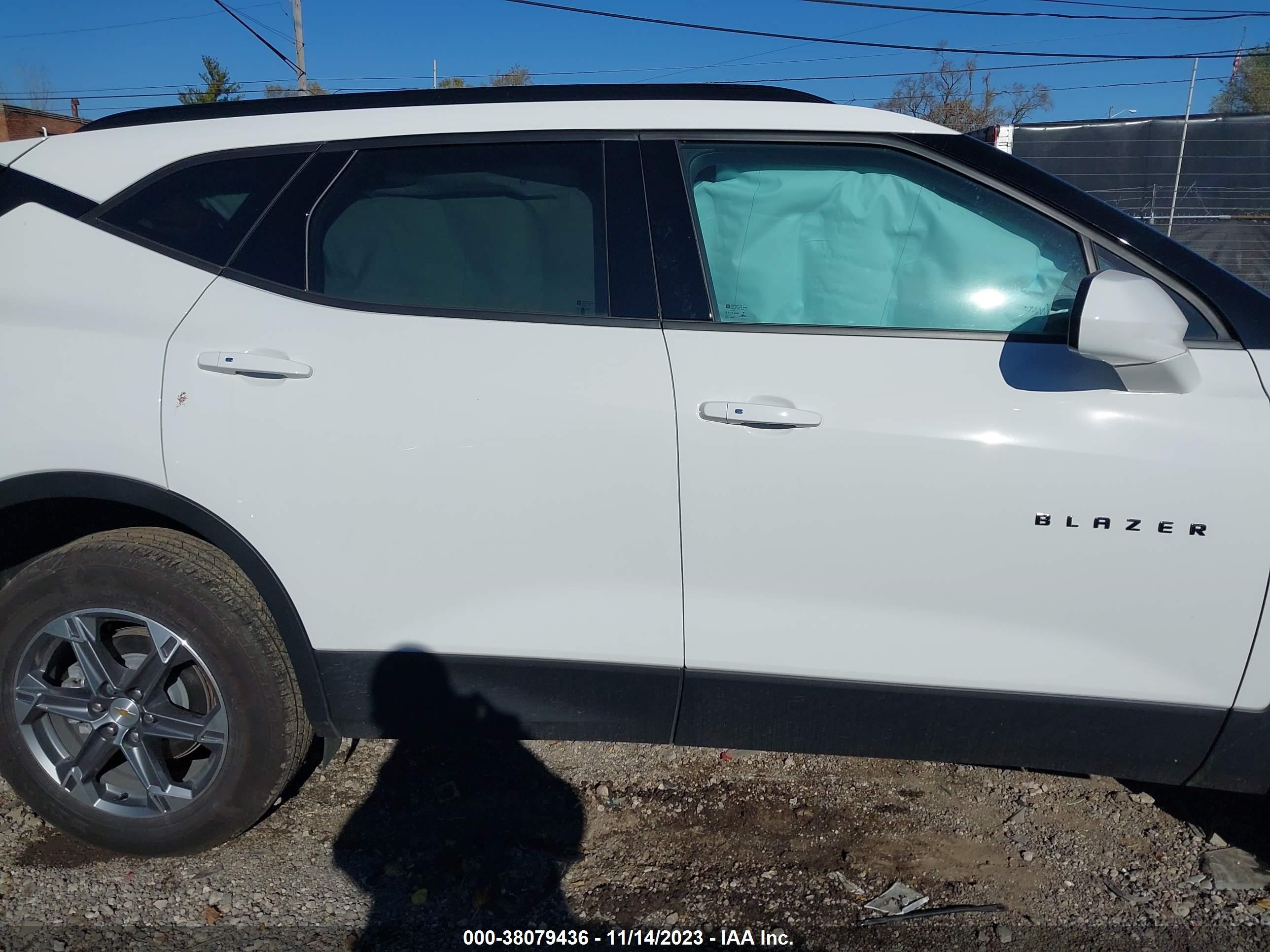 Photo 12 VIN: 3GNKBCR46PS136623 - CHEVROLET BLAZER 