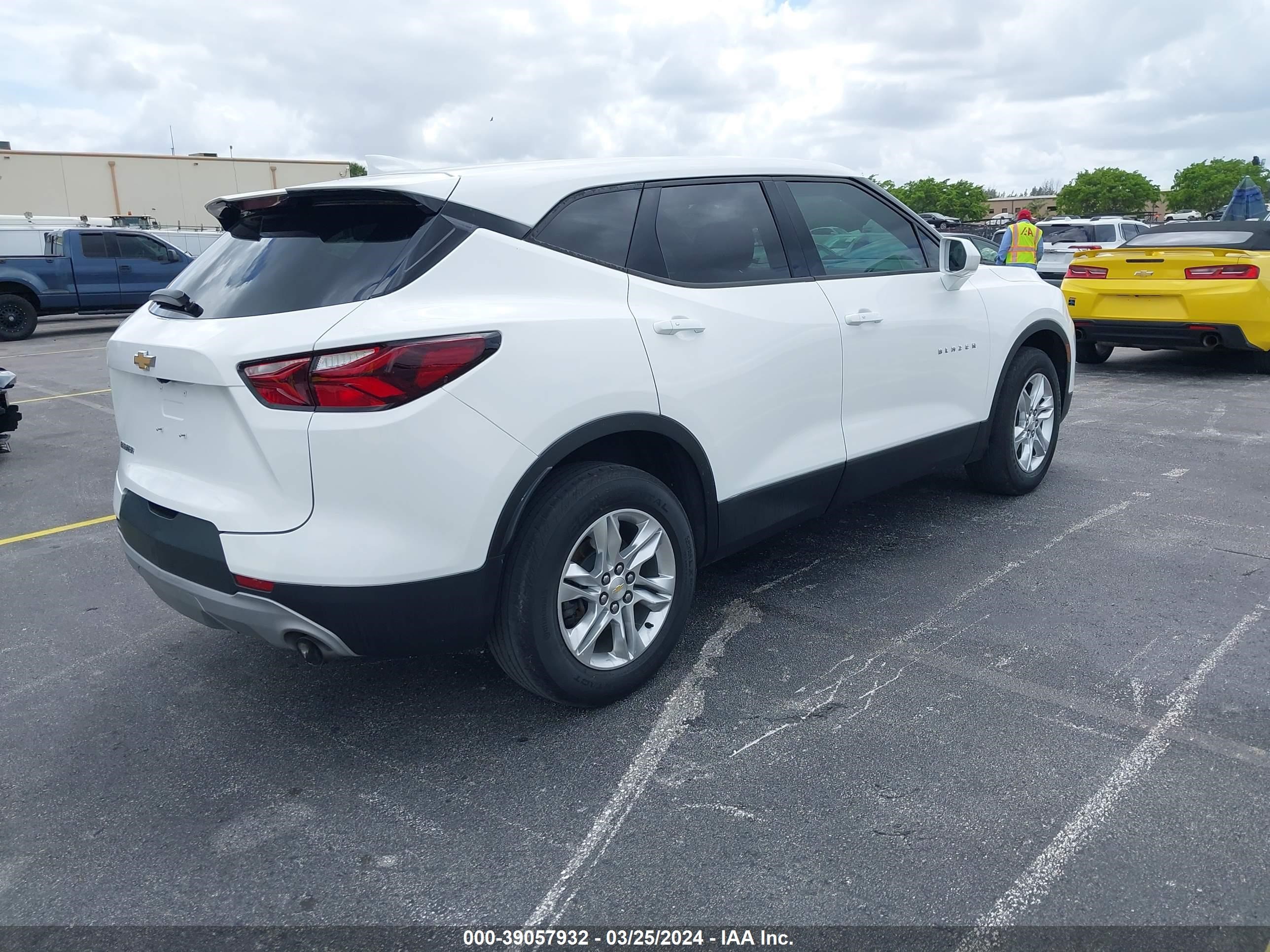 Photo 3 VIN: 3GNKBCRS4LS545647 - CHEVROLET BLAZER 