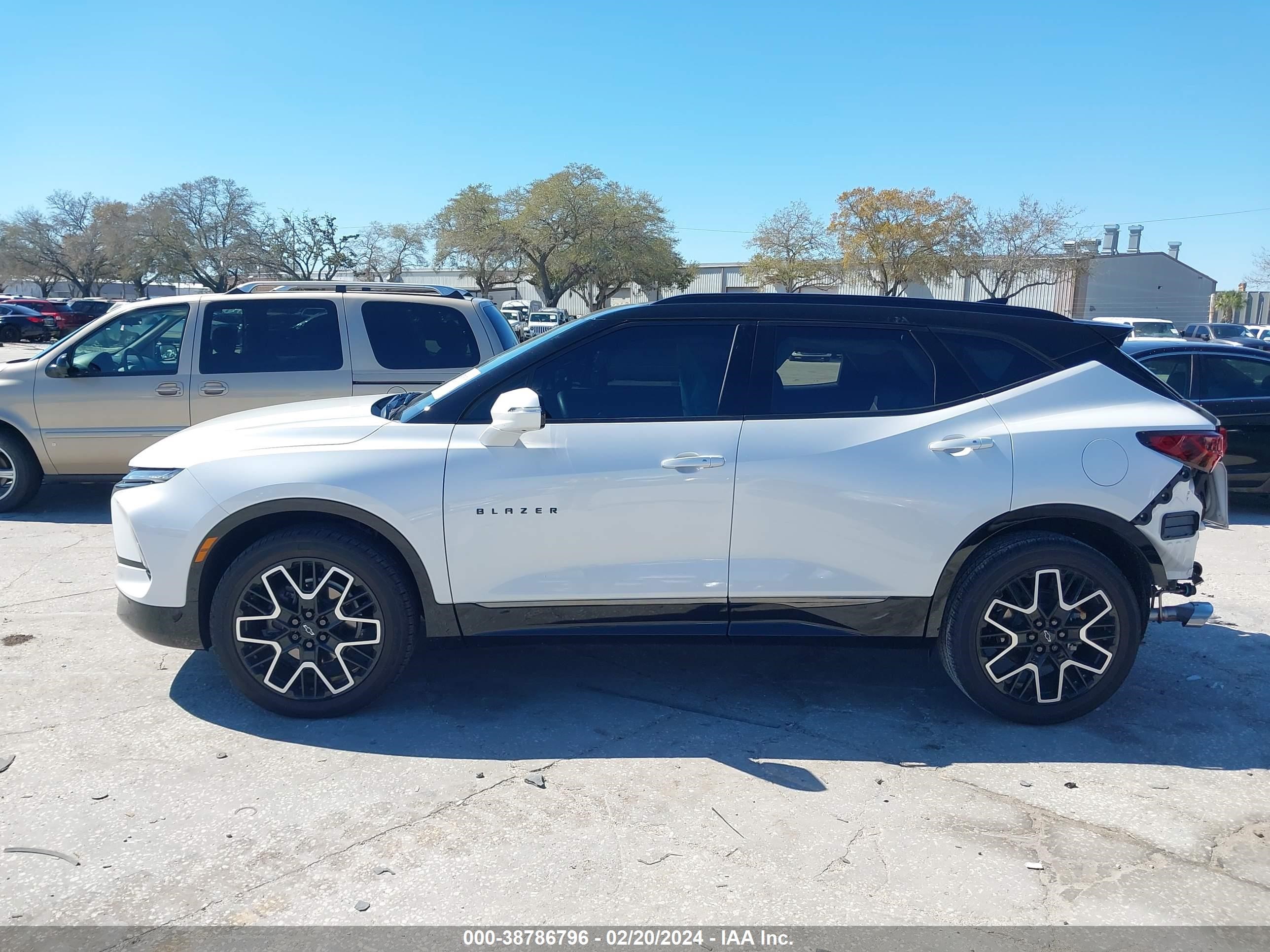 Photo 14 VIN: 3GNKBERS0PS222293 - CHEVROLET BLAZER 