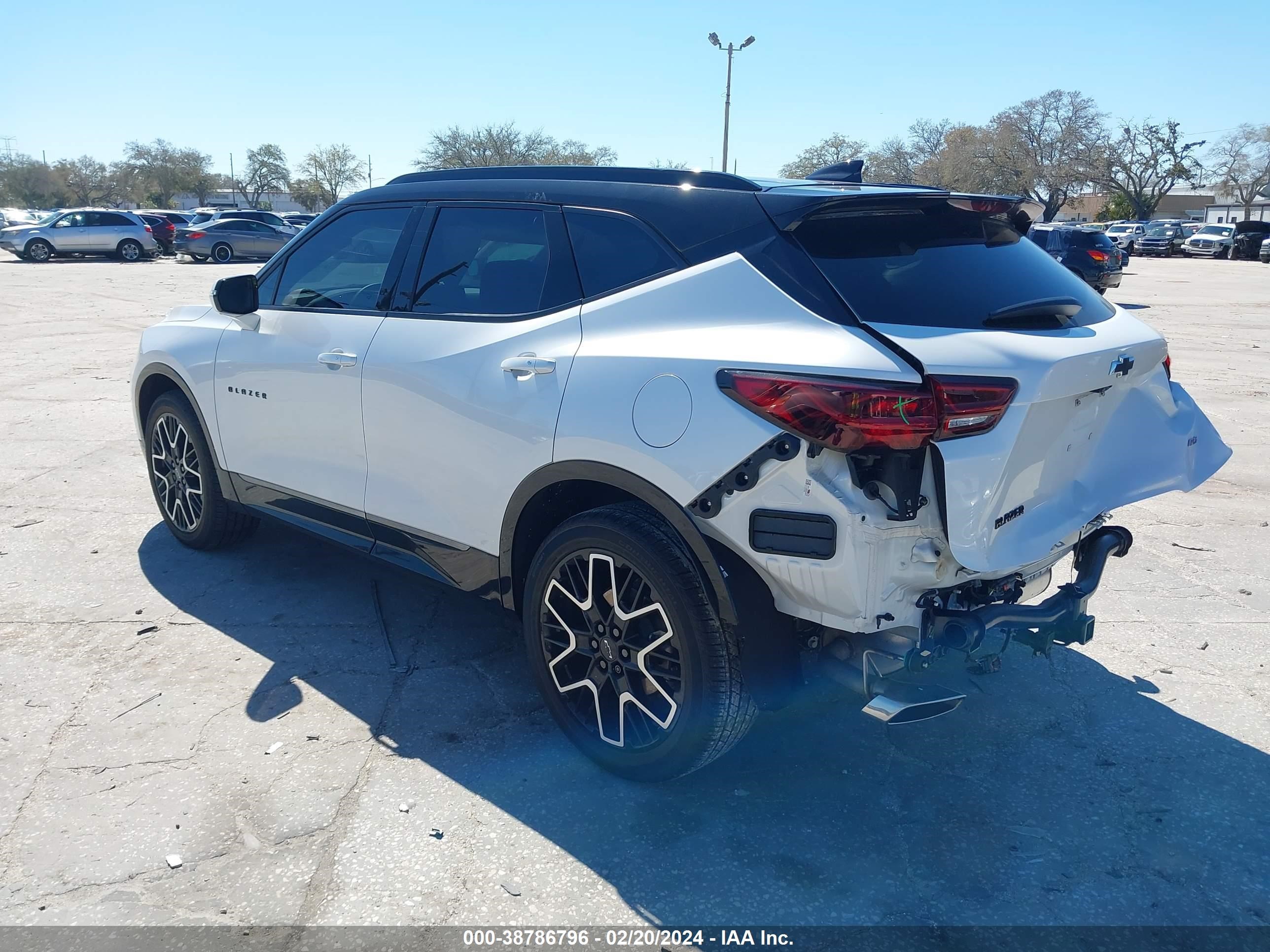 Photo 2 VIN: 3GNKBERS0PS222293 - CHEVROLET BLAZER 