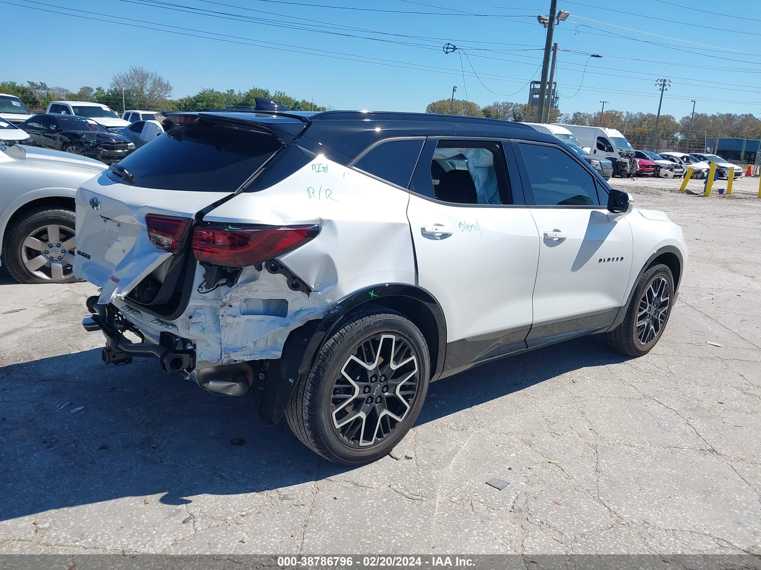 Photo 3 VIN: 3GNKBERS0PS222293 - CHEVROLET BLAZER 