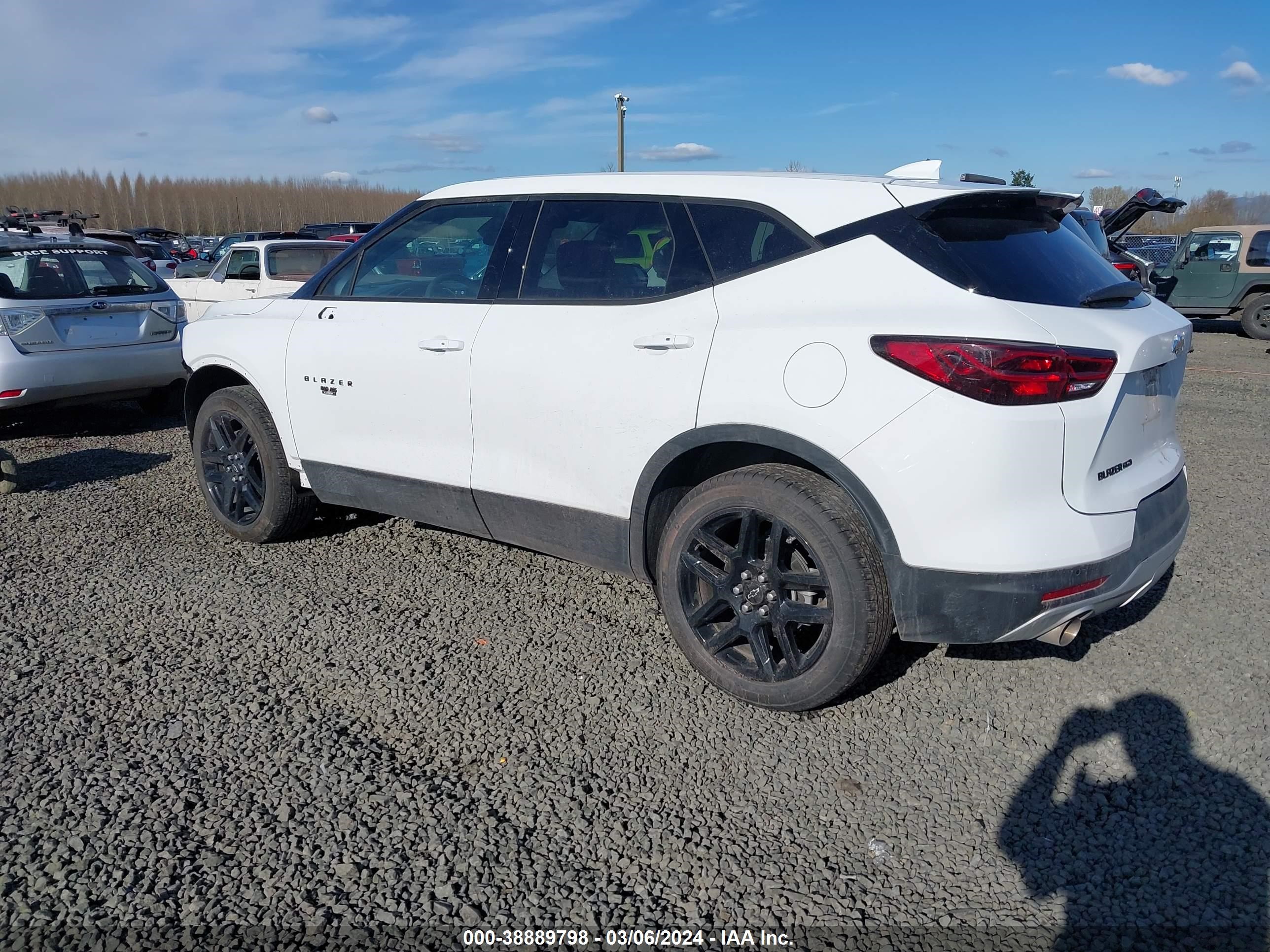 Photo 2 VIN: 3GNKBHR46PS114229 - CHEVROLET BLAZER 