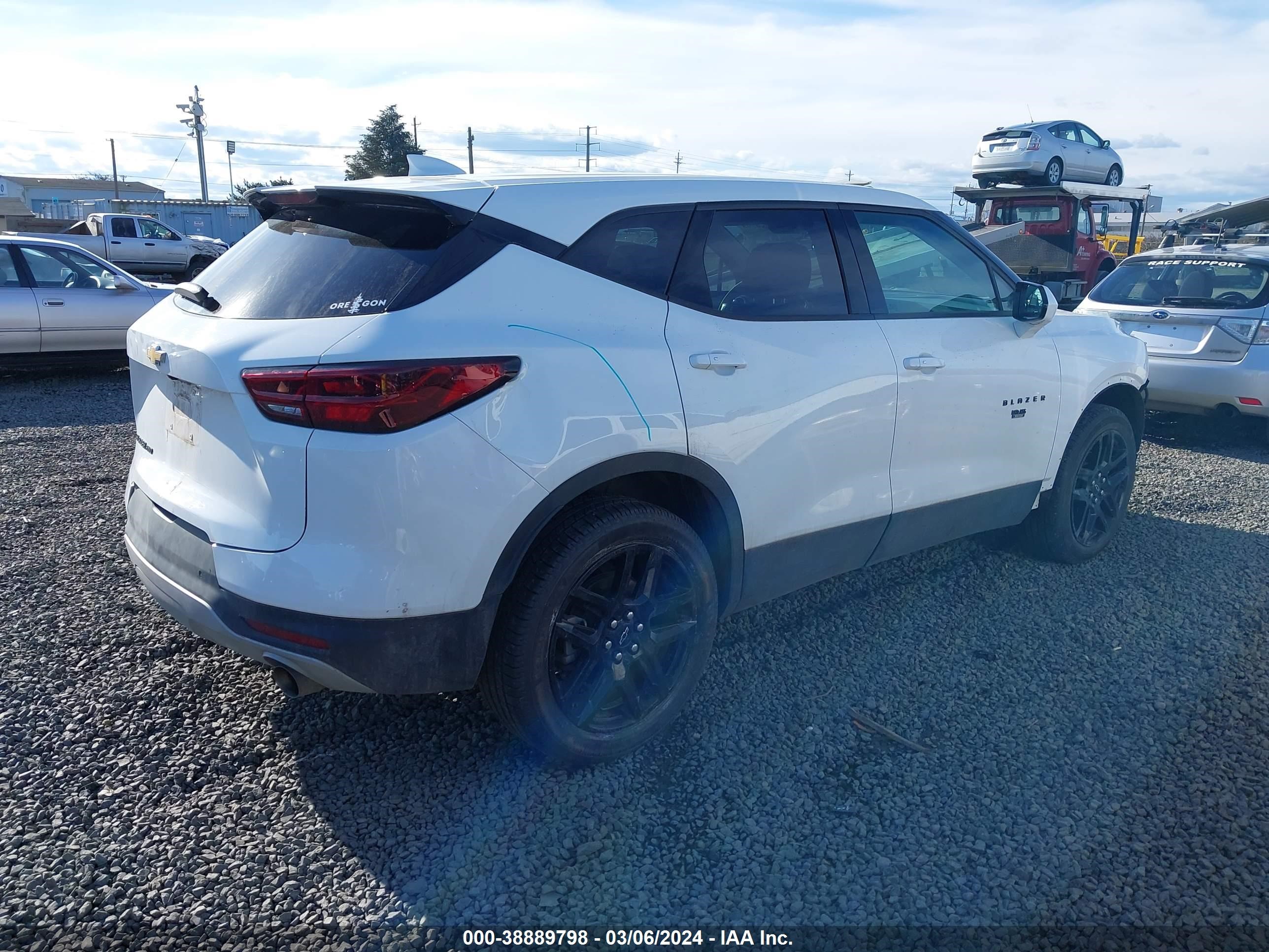 Photo 3 VIN: 3GNKBHR46PS114229 - CHEVROLET BLAZER 