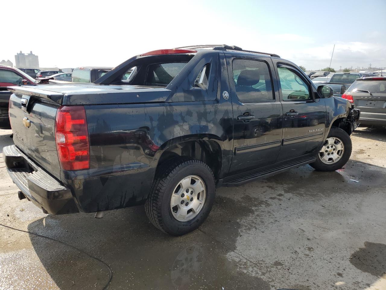 Photo 2 VIN: 3GNMCEE06DG170063 - CHEVROLET AVALANCHE 