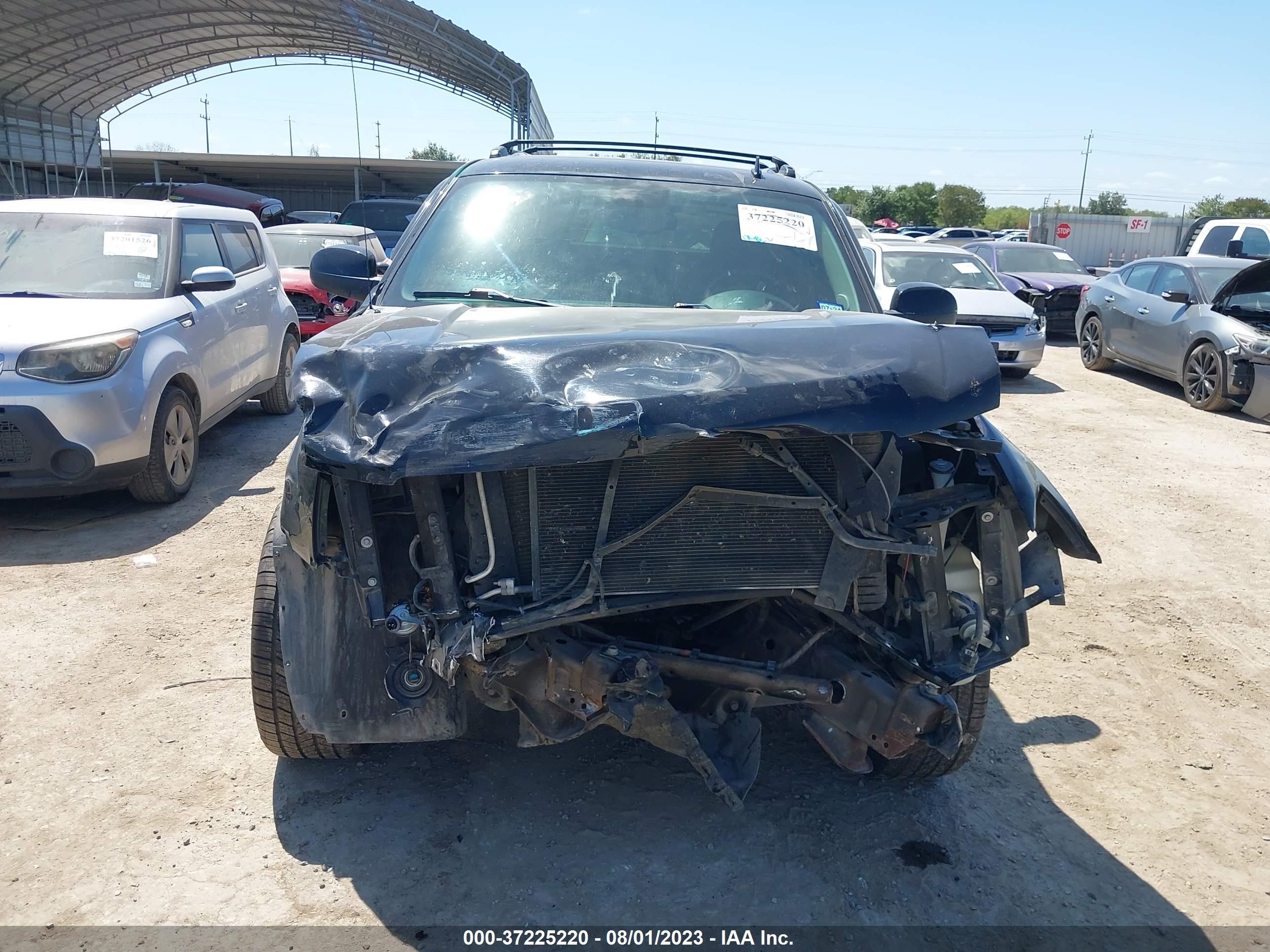 Photo 11 VIN: 3GNMCEE08CG115788 - CHEVROLET AVALANCHE 