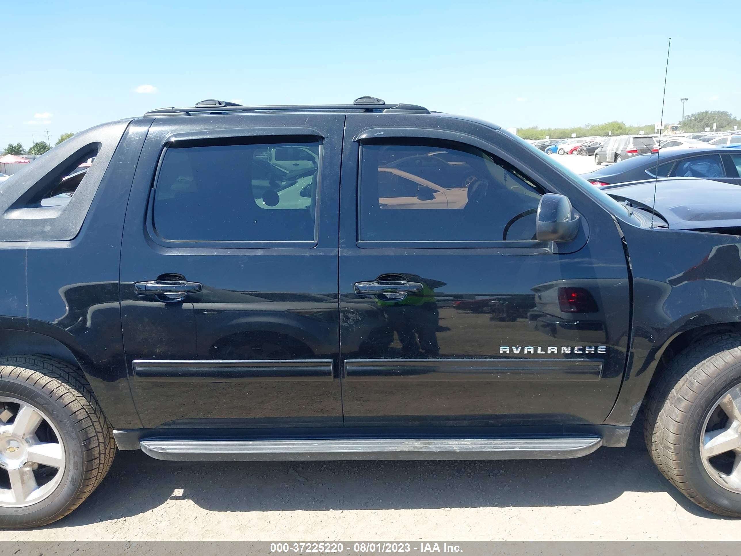 Photo 12 VIN: 3GNMCEE08CG115788 - CHEVROLET AVALANCHE 