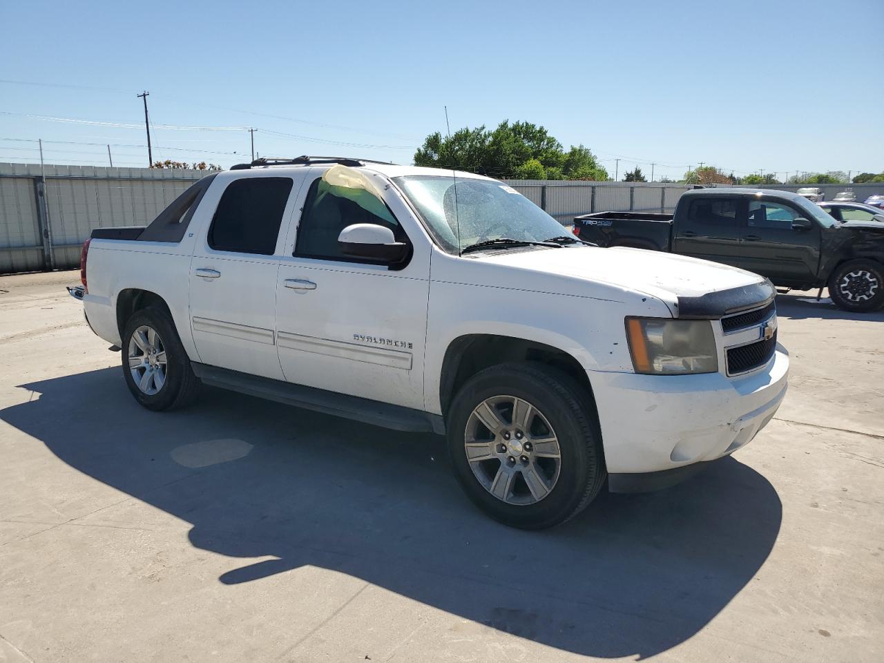 Photo 3 VIN: 3GNMCFE00BG362677 - CHEVROLET AVALANCHE 