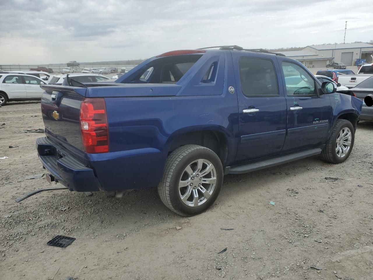 Photo 2 VIN: 3GNMCFE00DG203662 - CHEVROLET AVALANCHE 