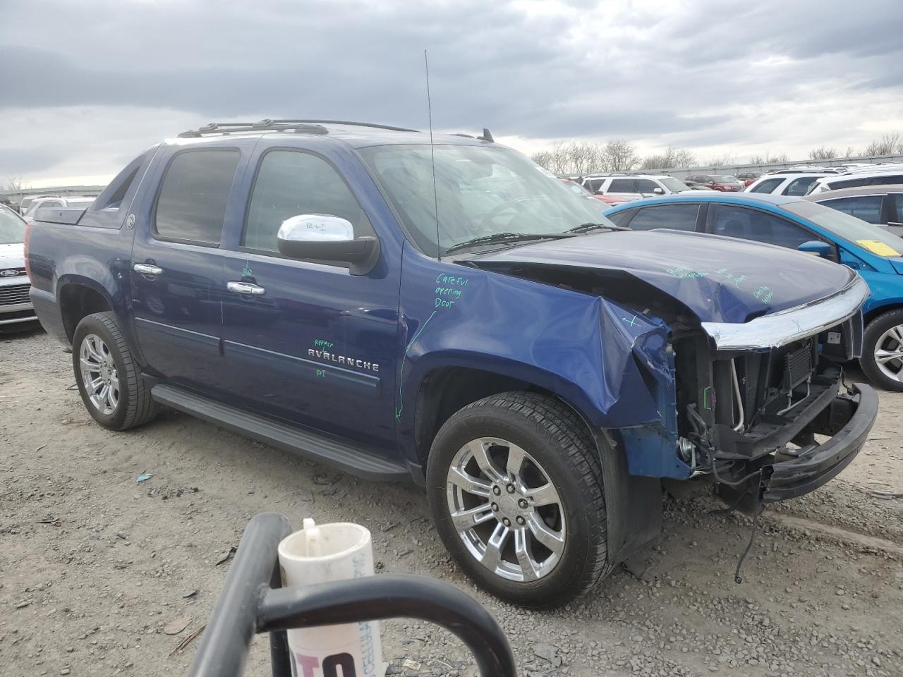 Photo 3 VIN: 3GNMCFE00DG203662 - CHEVROLET AVALANCHE 