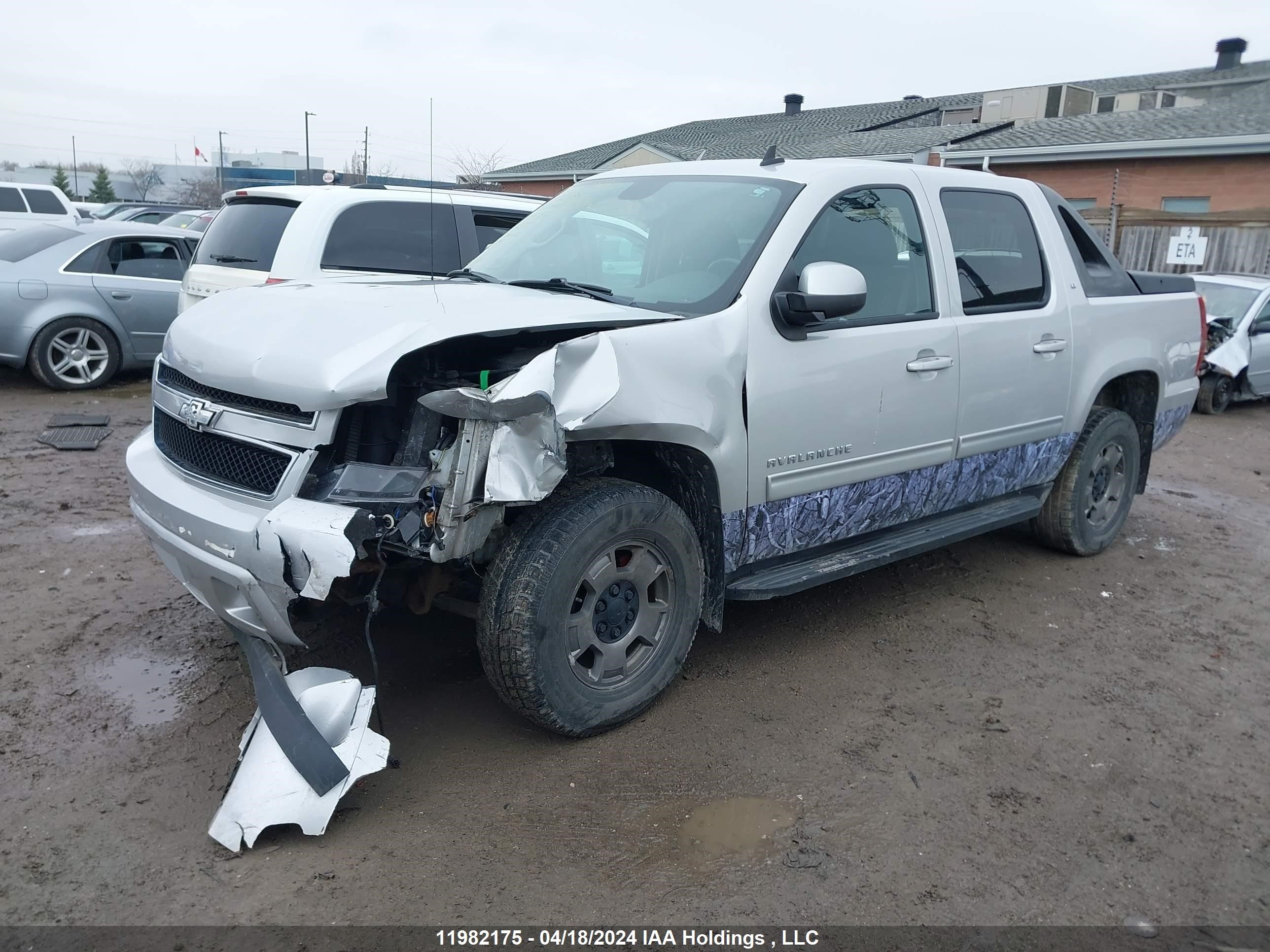 Photo 1 VIN: 3GNMCFE02BG145387 - CHEVROLET AVALANCHE 