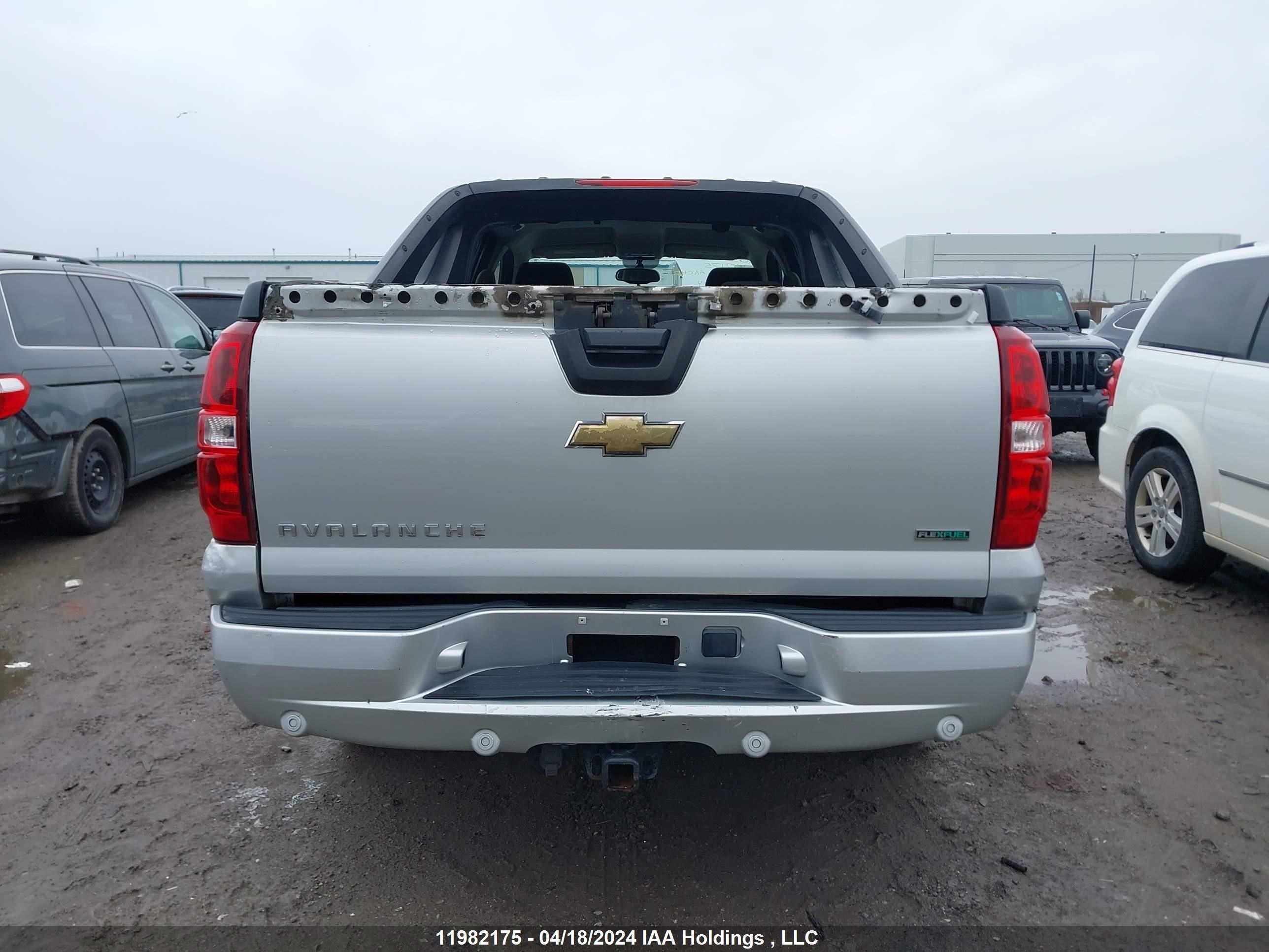 Photo 16 VIN: 3GNMCFE02BG145387 - CHEVROLET AVALANCHE 