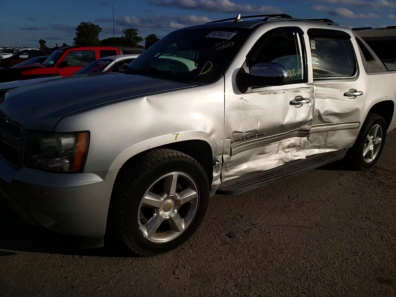 Photo 10 VIN: 3GNMCFE05BG122427 - CHEVROLET AVALANCHE 