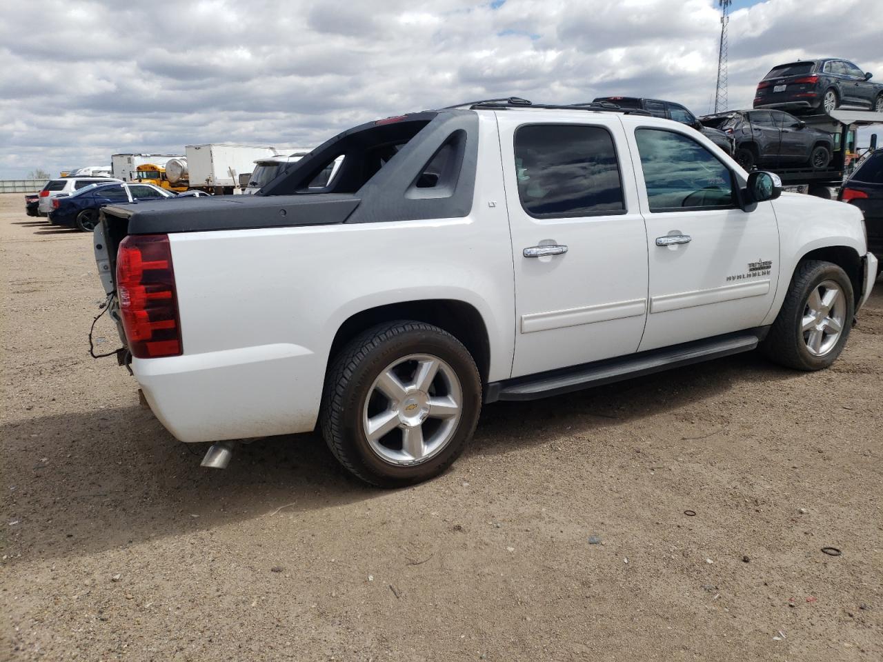 Photo 2 VIN: 3GNMCFE07CG213135 - CHEVROLET AVALANCHE 