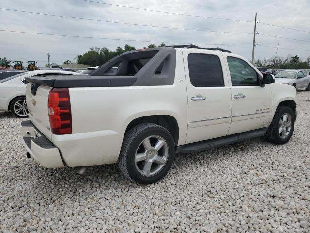 Photo 2 VIN: 3GNMCGE03BG347970 - CHEVROLET AVALANCHE 