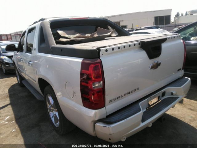 Photo 2 VIN: 3GNMCGE0XBG118623 - CHEVROLET AVALANCHE 