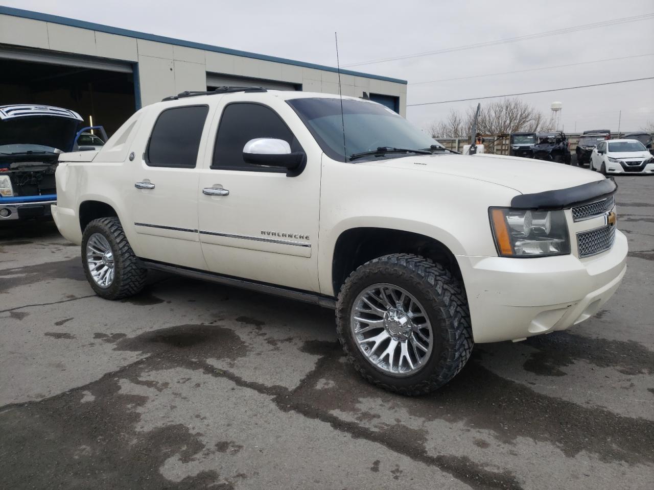 Photo 3 VIN: 3GNMCGE0XDG364560 - CHEVROLET AVALANCHE 