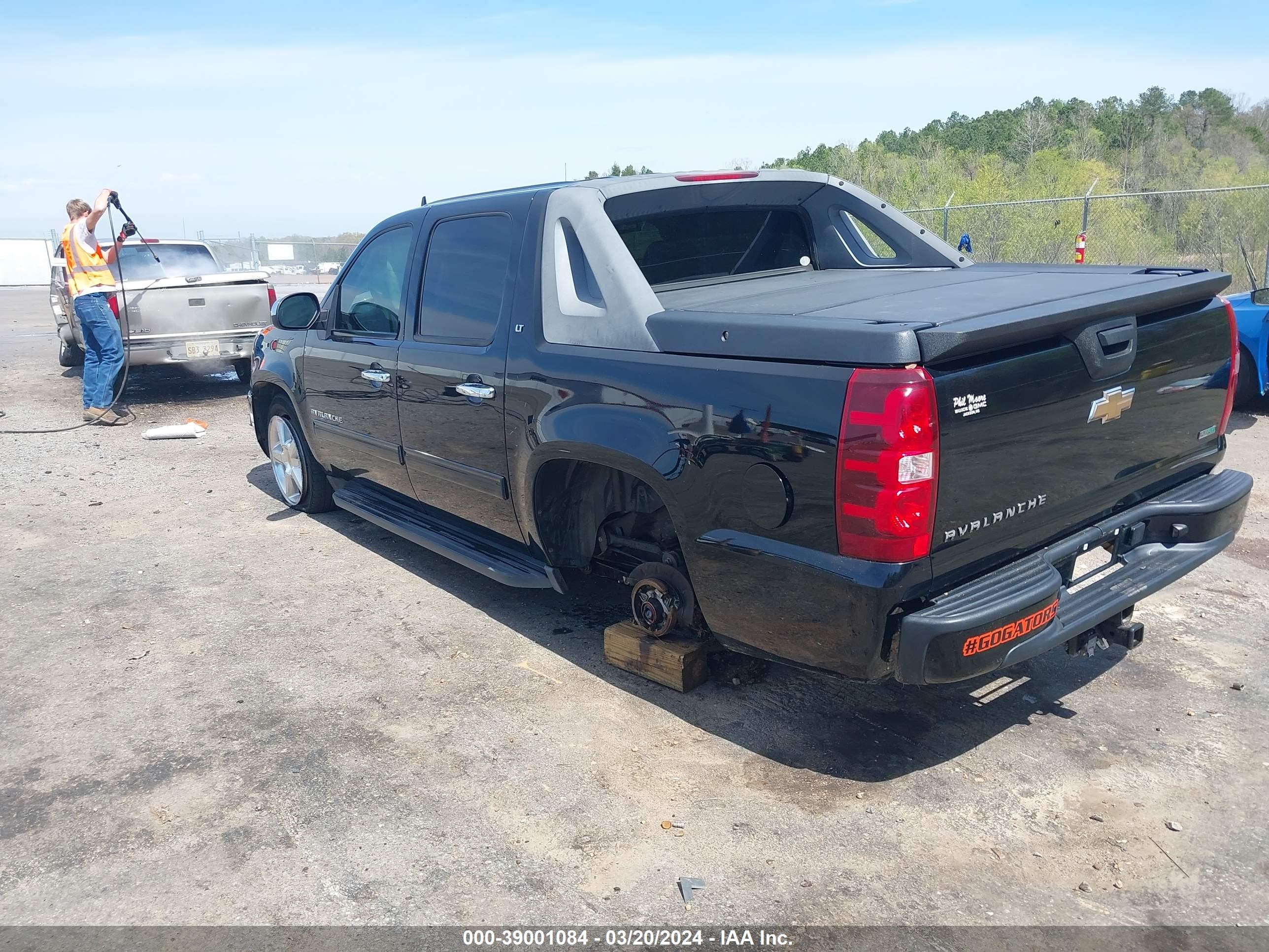 Photo 2 VIN: 3GNNCEE04AG142231 - CHEVROLET AVALANCHE 