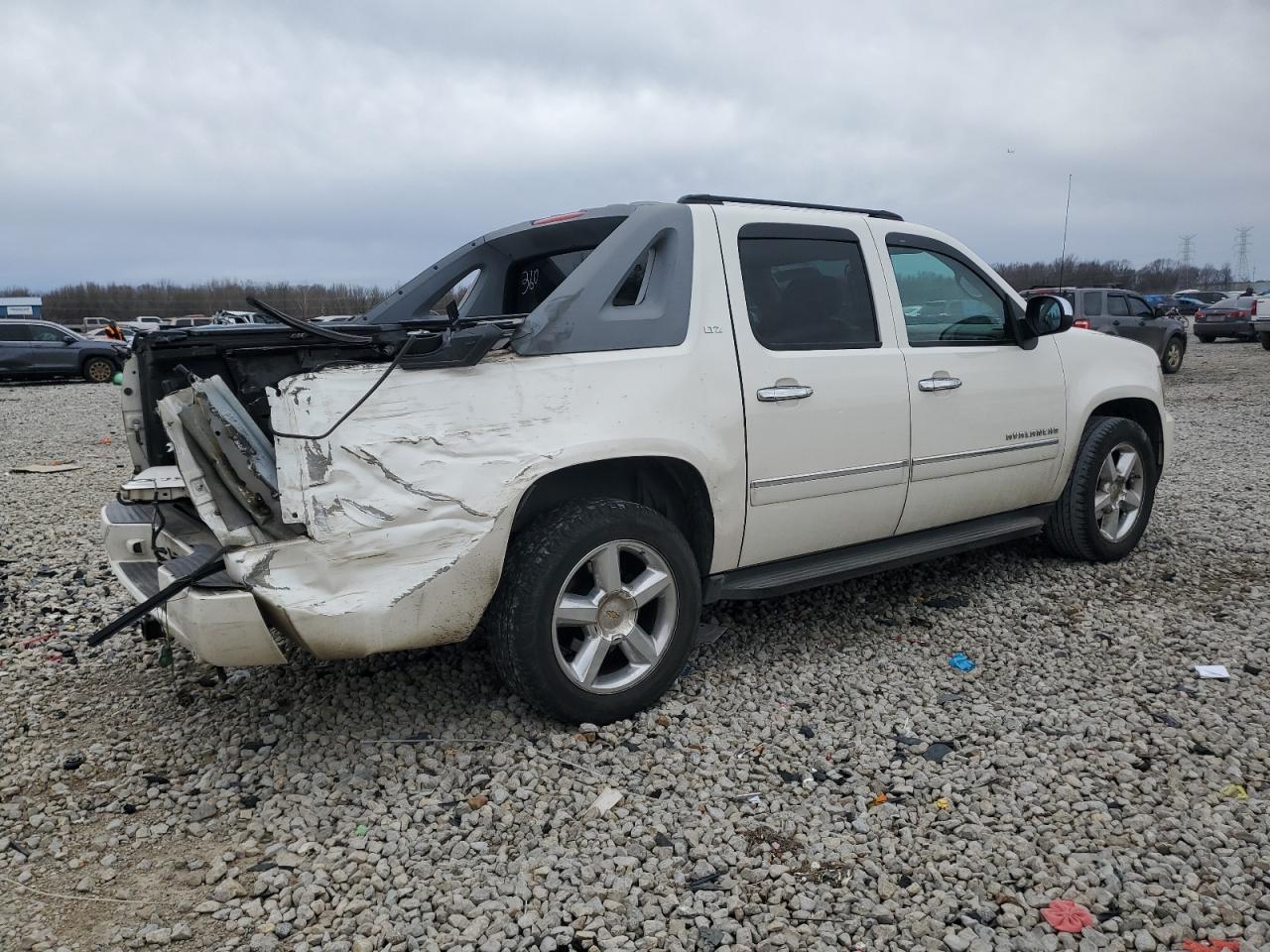 Photo 2 VIN: 3GNNCGE03AG261724 - CHEVROLET AVALANCHE 