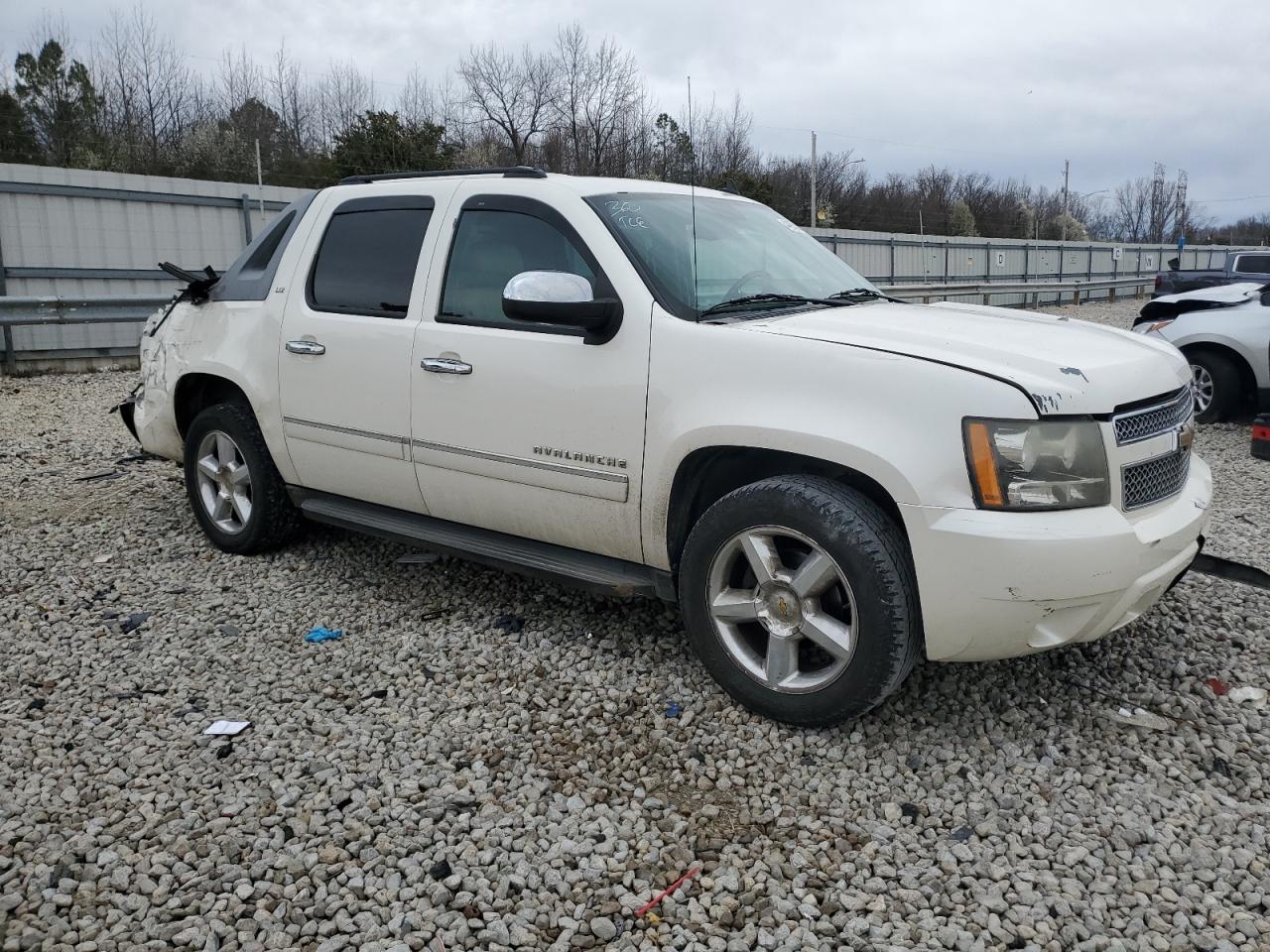 Photo 3 VIN: 3GNNCGE03AG261724 - CHEVROLET AVALANCHE 