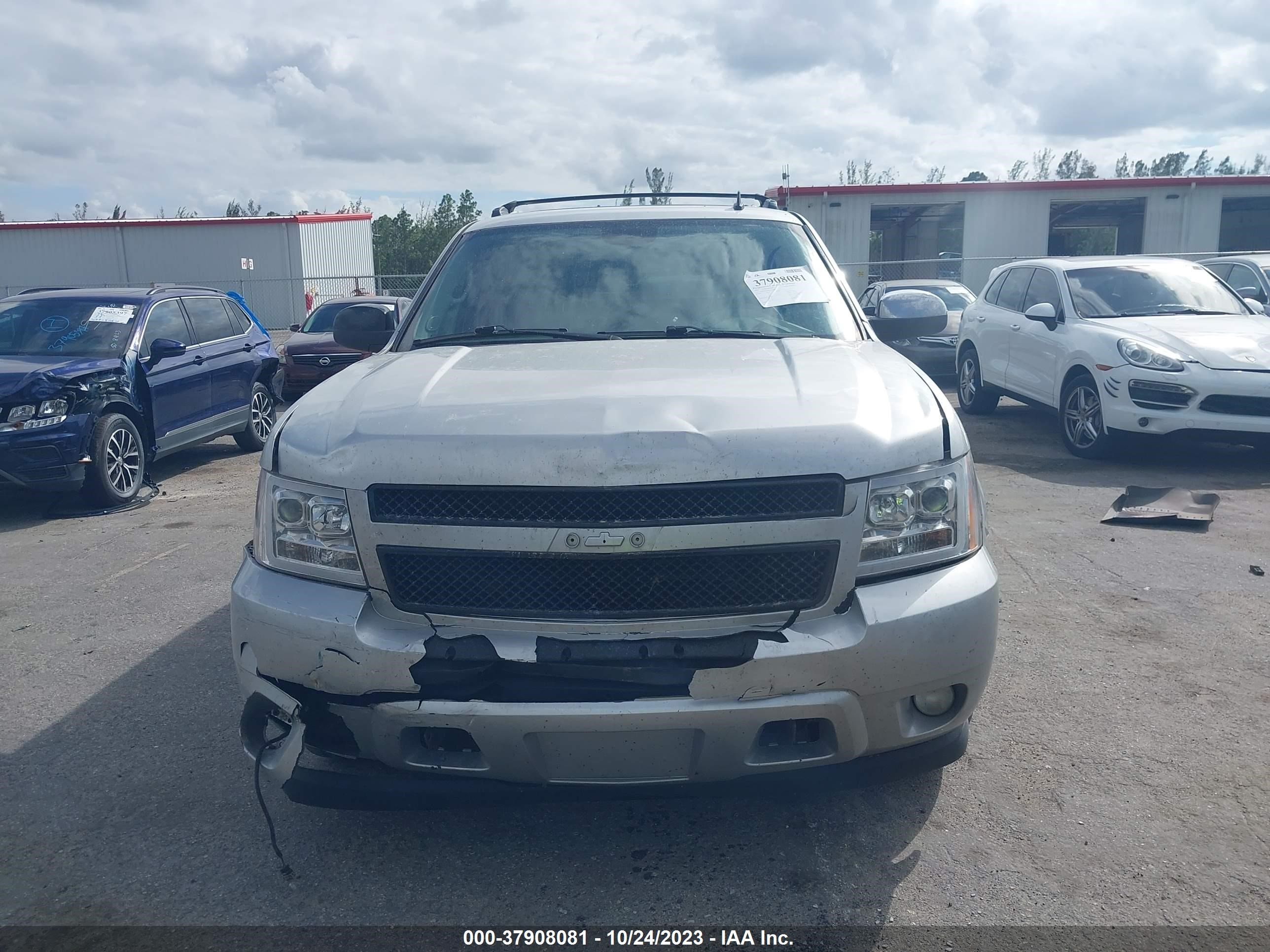 Photo 11 VIN: 3GNNCGE04AG107880 - CHEVROLET AVALANCHE 