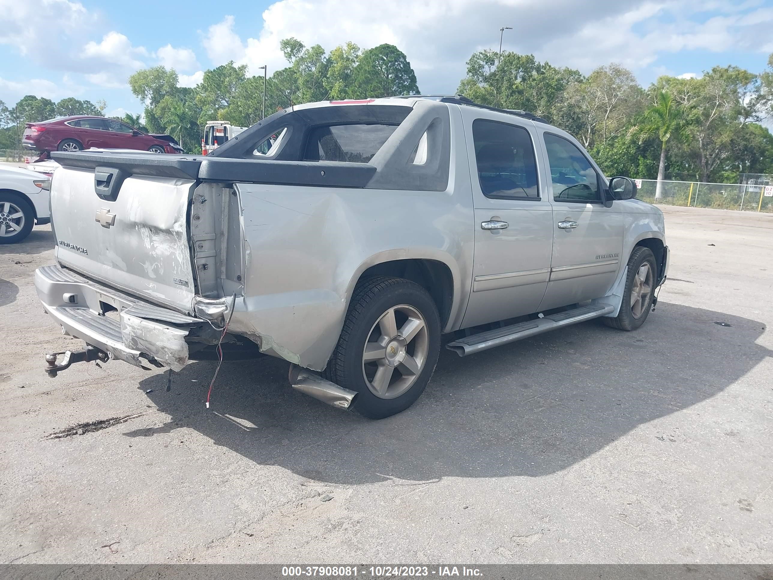 Photo 3 VIN: 3GNNCGE04AG107880 - CHEVROLET AVALANCHE 