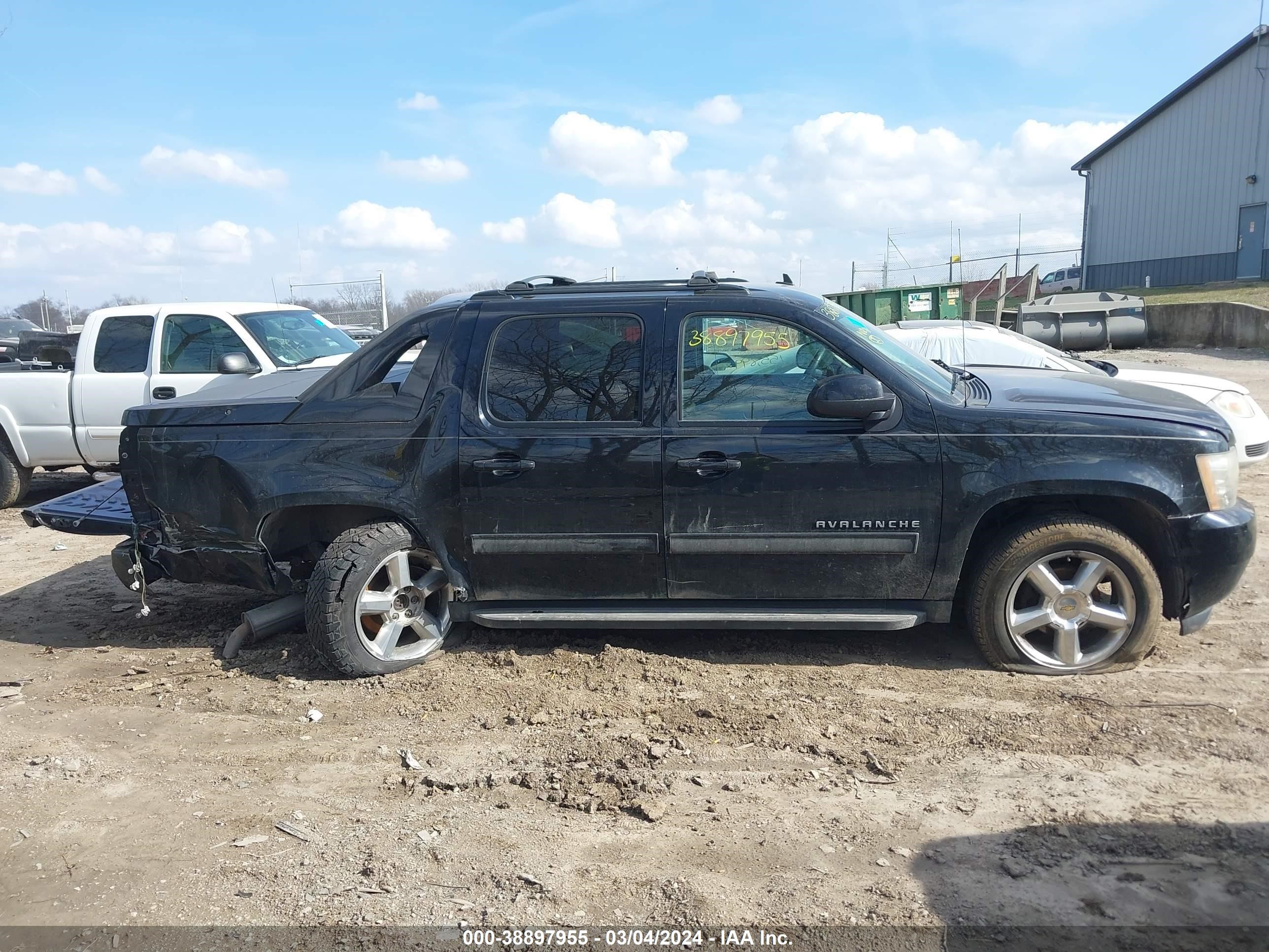 Photo 5 VIN: 3GNTKEE33BG390265 - CHEVROLET AVALANCHE 