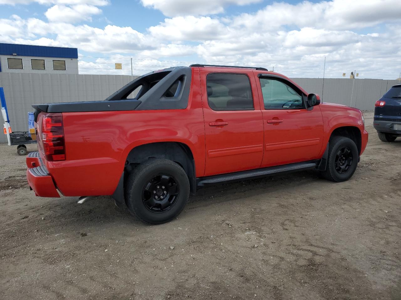 Photo 2 VIN: 3GNTKEE3XBG274223 - CHEVROLET AVALANCHE 