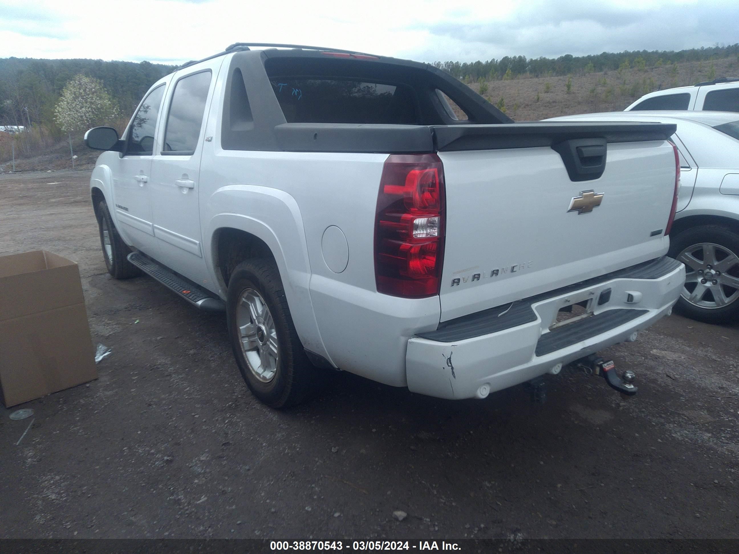 Photo 2 VIN: 3GNTKFE38BG128179 - CHEVROLET AVALANCHE 