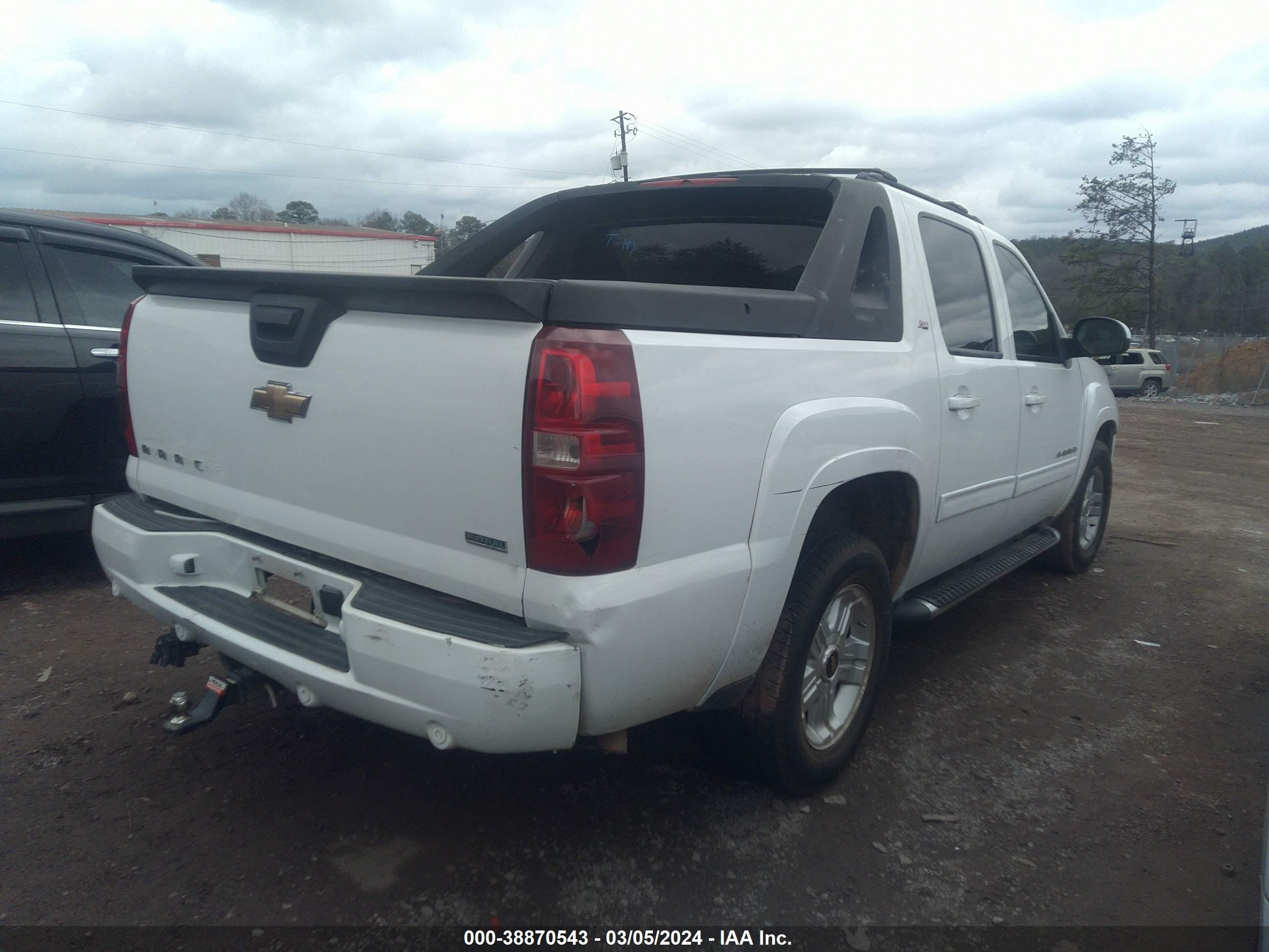 Photo 3 VIN: 3GNTKFE38BG128179 - CHEVROLET AVALANCHE 