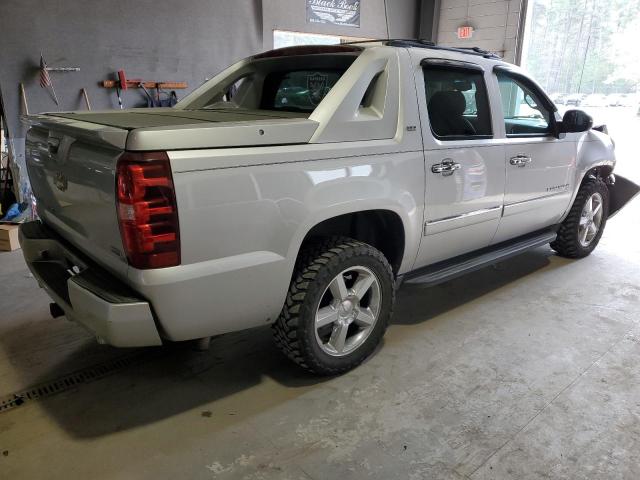 Photo 2 VIN: 3GNTKGE30BG201101 - CHEVROLET AVALANCHE 