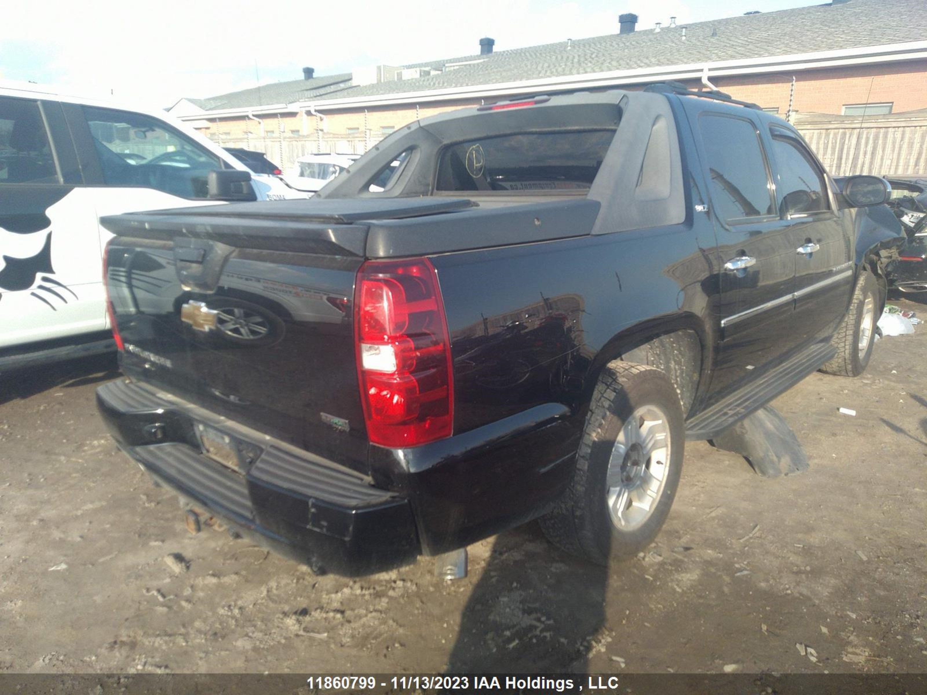 Photo 3 VIN: 3GNTKGE30BG323747 - CHEVROLET AVALANCHE 