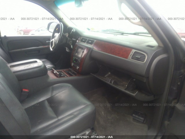 Photo 4 VIN: 3GNTKGE35BG319998 - CHEVROLET AVALANCHE 