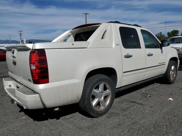 Photo 2 VIN: 3GNTKGE3XBG173730 - CHEVROLET AVALANCHE 