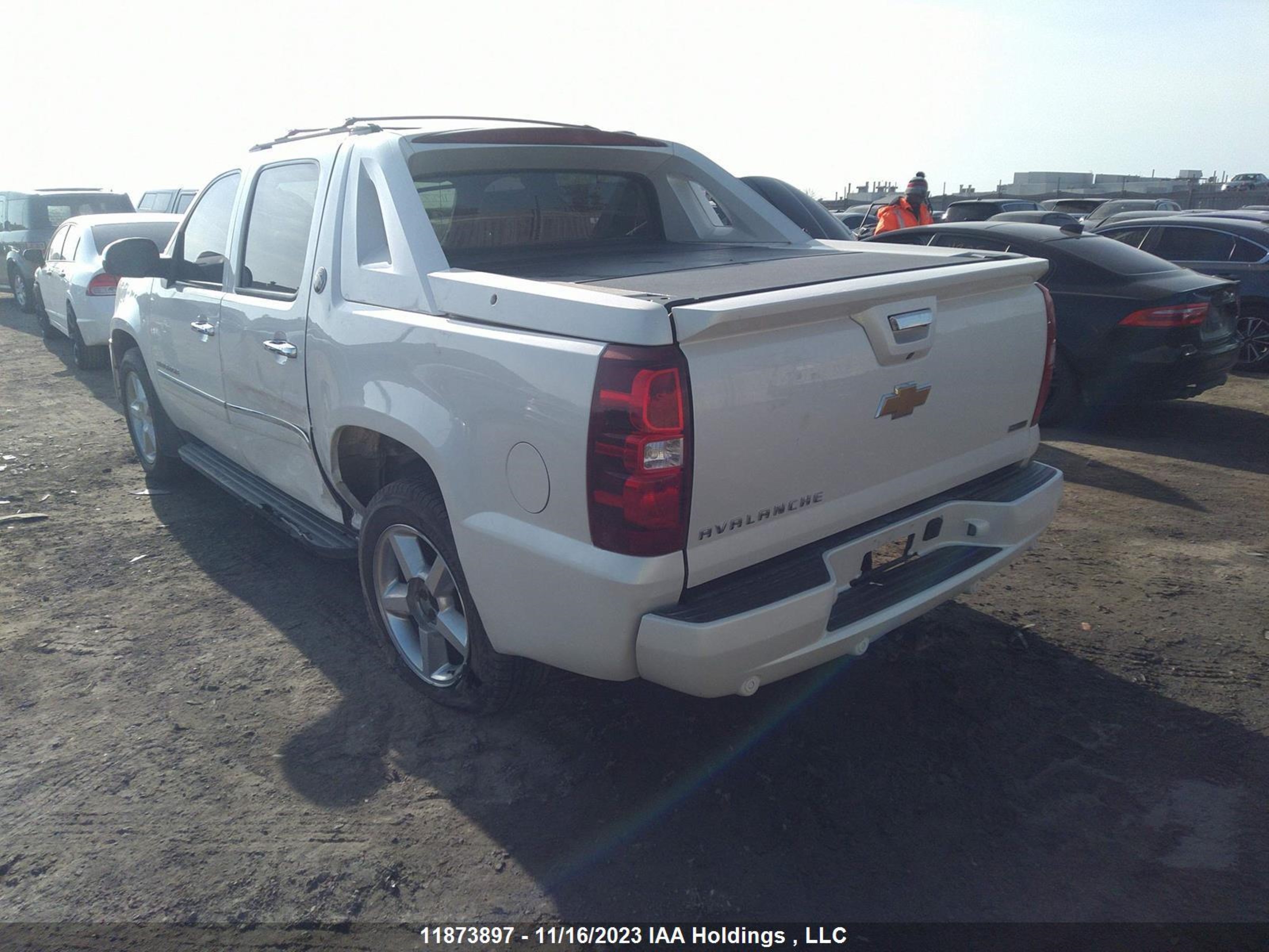 Photo 2 VIN: 3GNTKGE71DG325089 - CHEVROLET AVALANCHE 