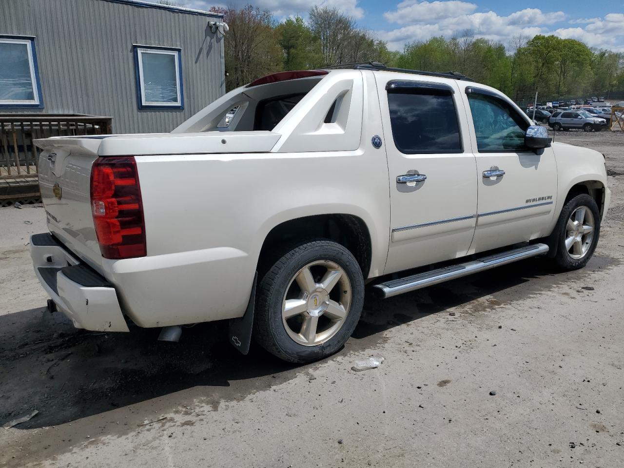 Photo 2 VIN: 3GNTKGE71DG356956 - CHEVROLET AVALANCHE 