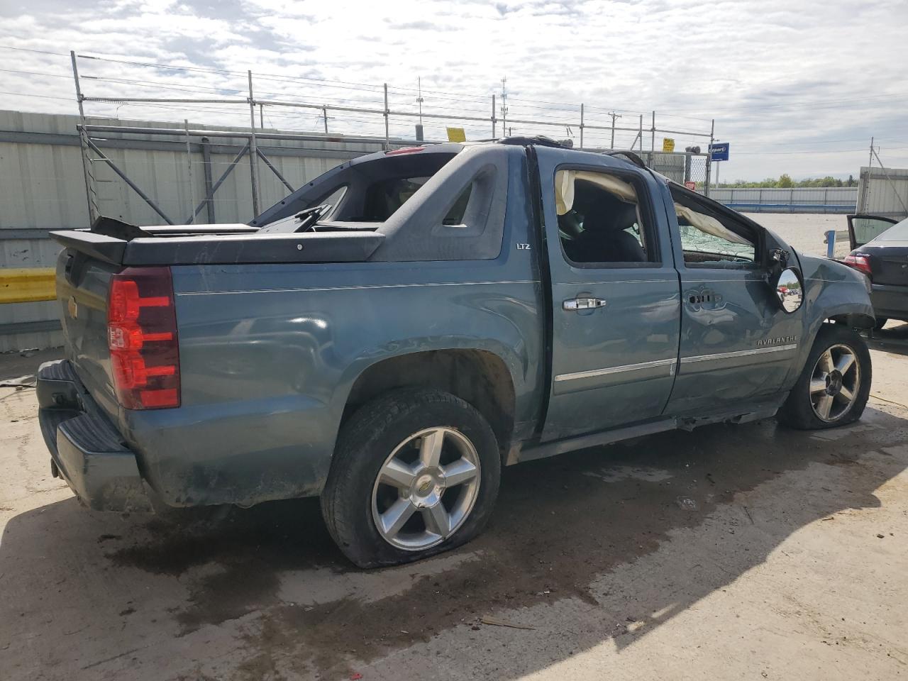 Photo 2 VIN: 3GNTKGE76CG163412 - CHEVROLET AVALANCHE 