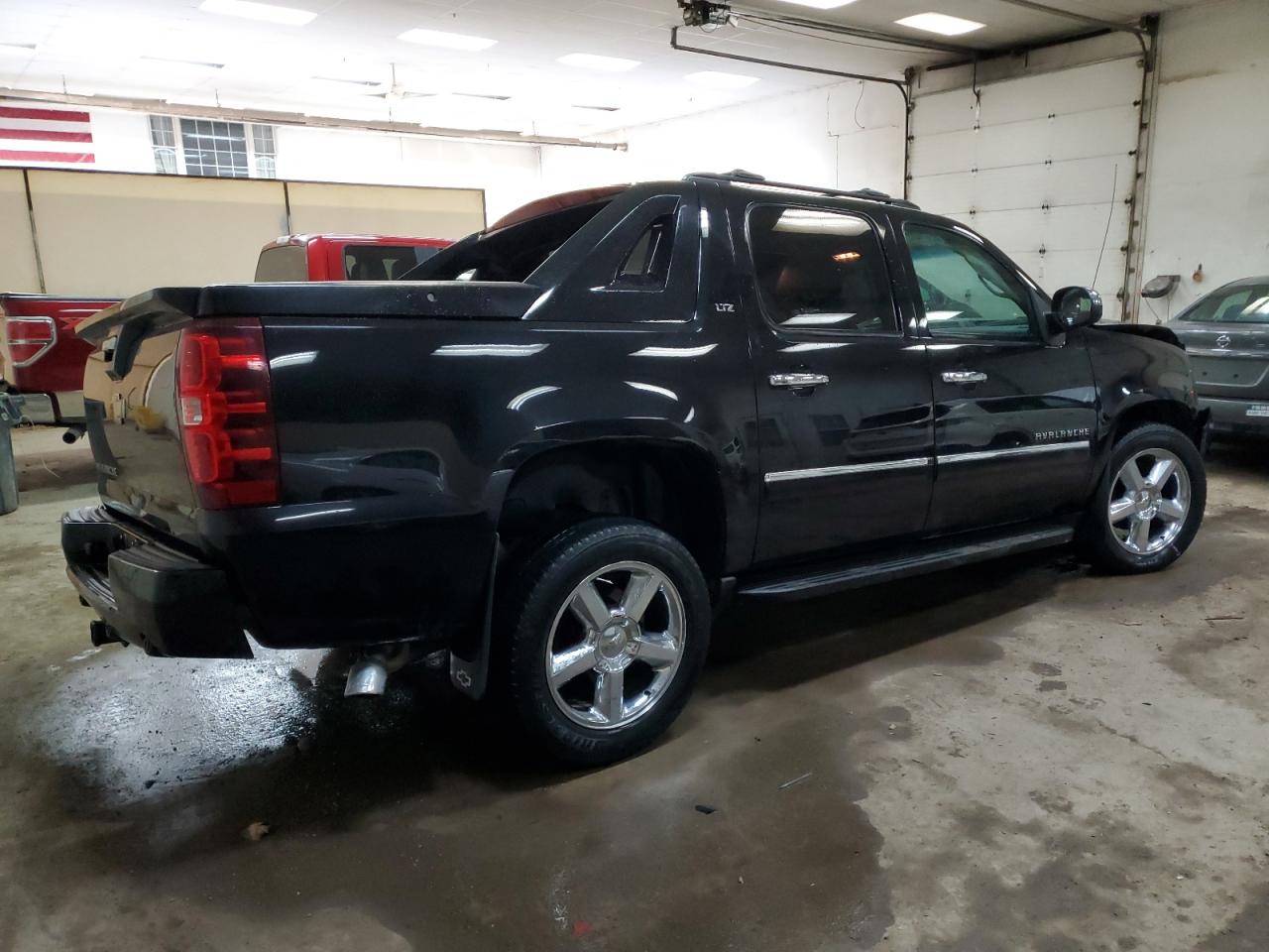 Photo 2 VIN: 3GNTKGE7XCG211929 - CHEVROLET AVALANCHE 