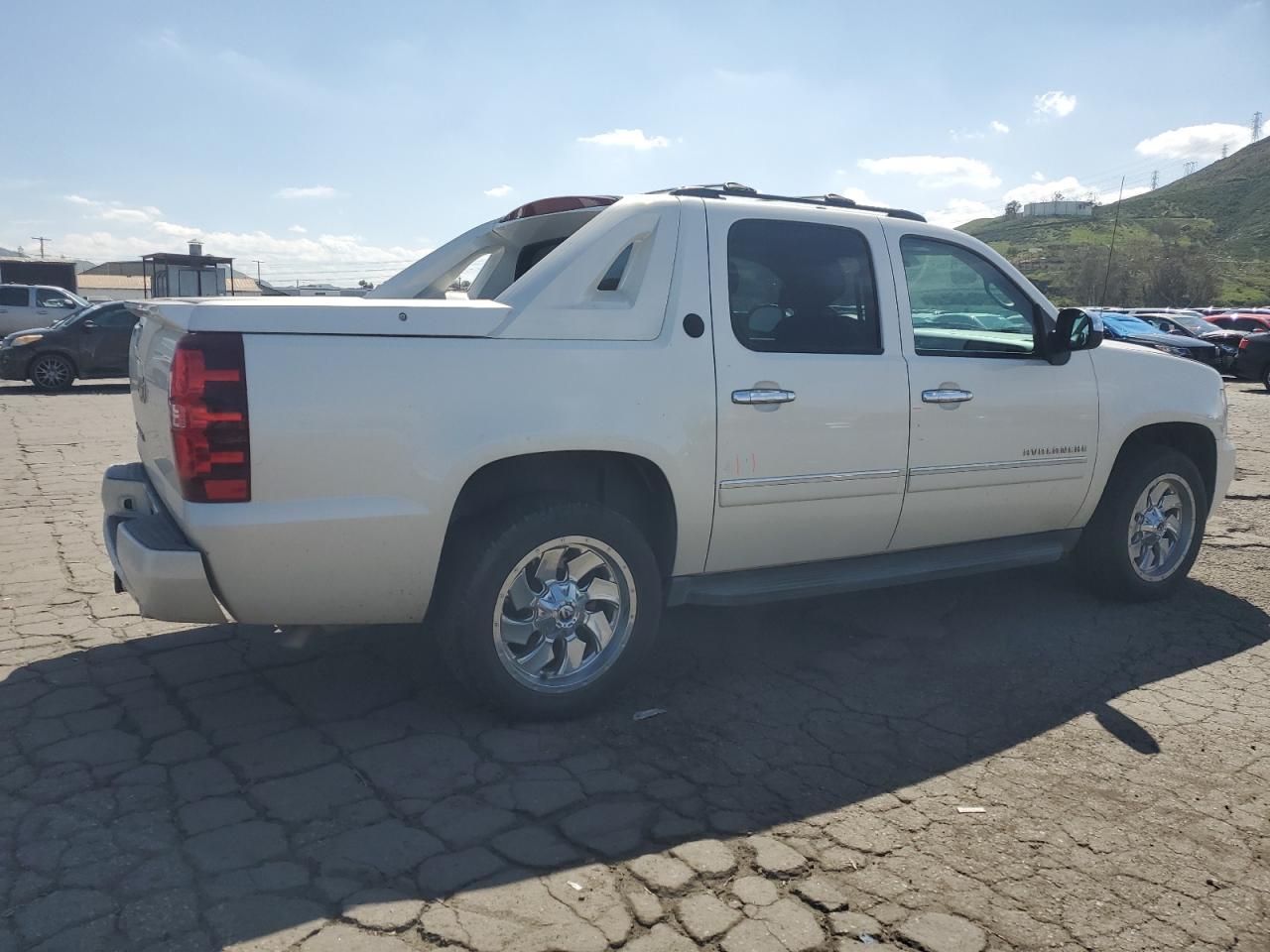 Photo 2 VIN: 3GNTKGE7XDG286695 - CHEVROLET AVALANCHE 