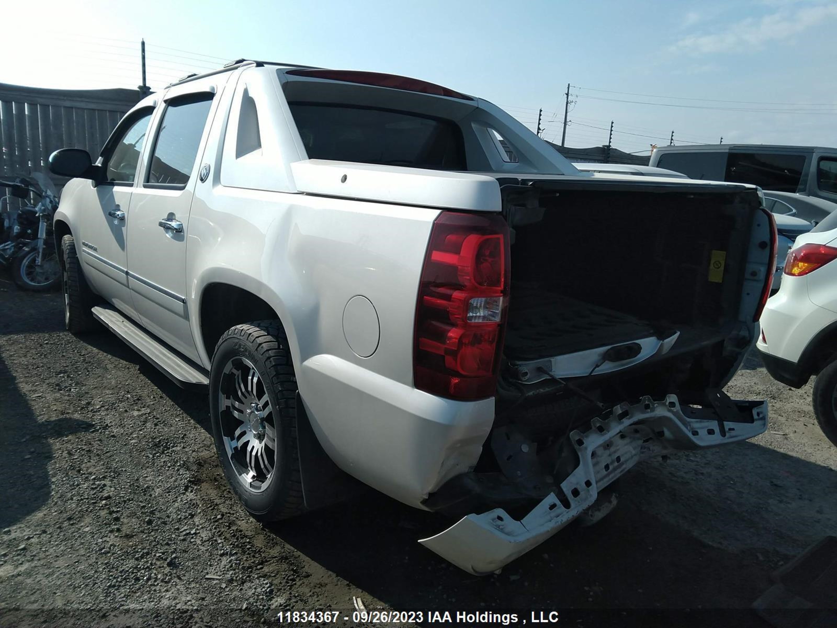 Photo 2 VIN: 3GNTKGE7XDG299253 - CHEVROLET AVALANCHE 