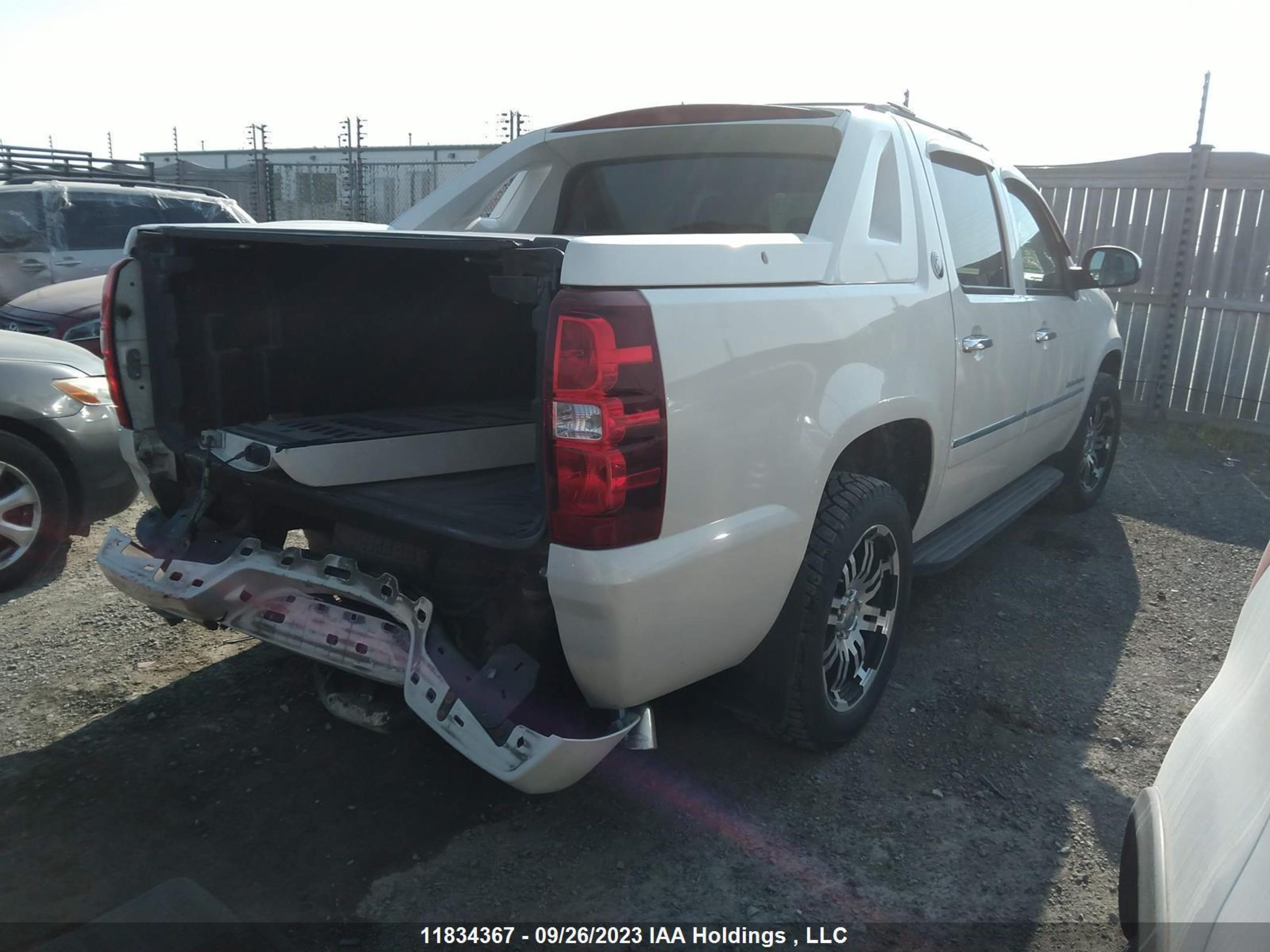 Photo 3 VIN: 3GNTKGE7XDG299253 - CHEVROLET AVALANCHE 