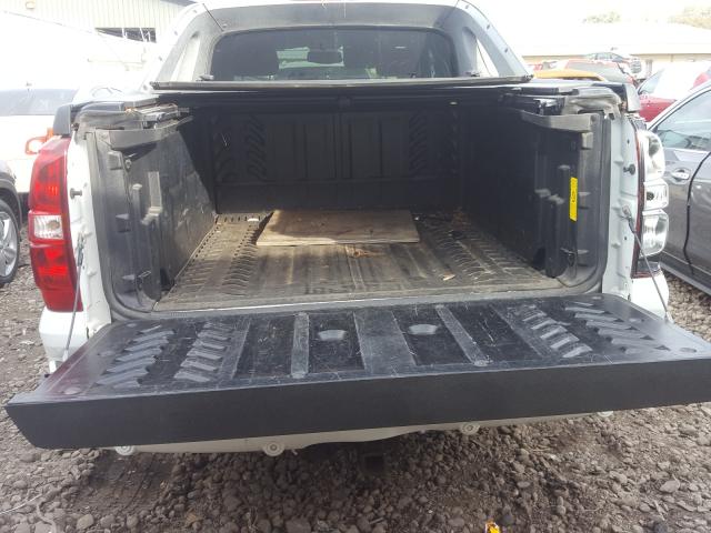 Photo 8 VIN: 3GNVKEE05AG206778 - CHEVROLET AVALANCHE 