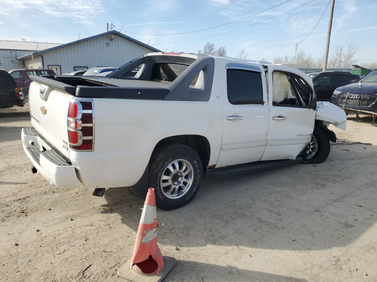 Photo 2 VIN: 3GNVKFE06AG209923 - CHEVROLET AVALANCHE 