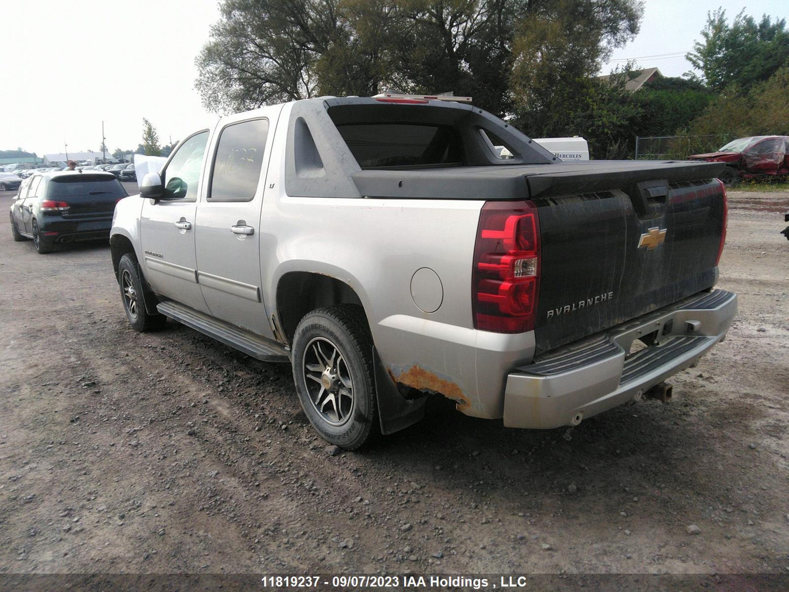 Photo 2 VIN: 3GNVKFE0XAG230869 - CHEVROLET AVALANCHE 