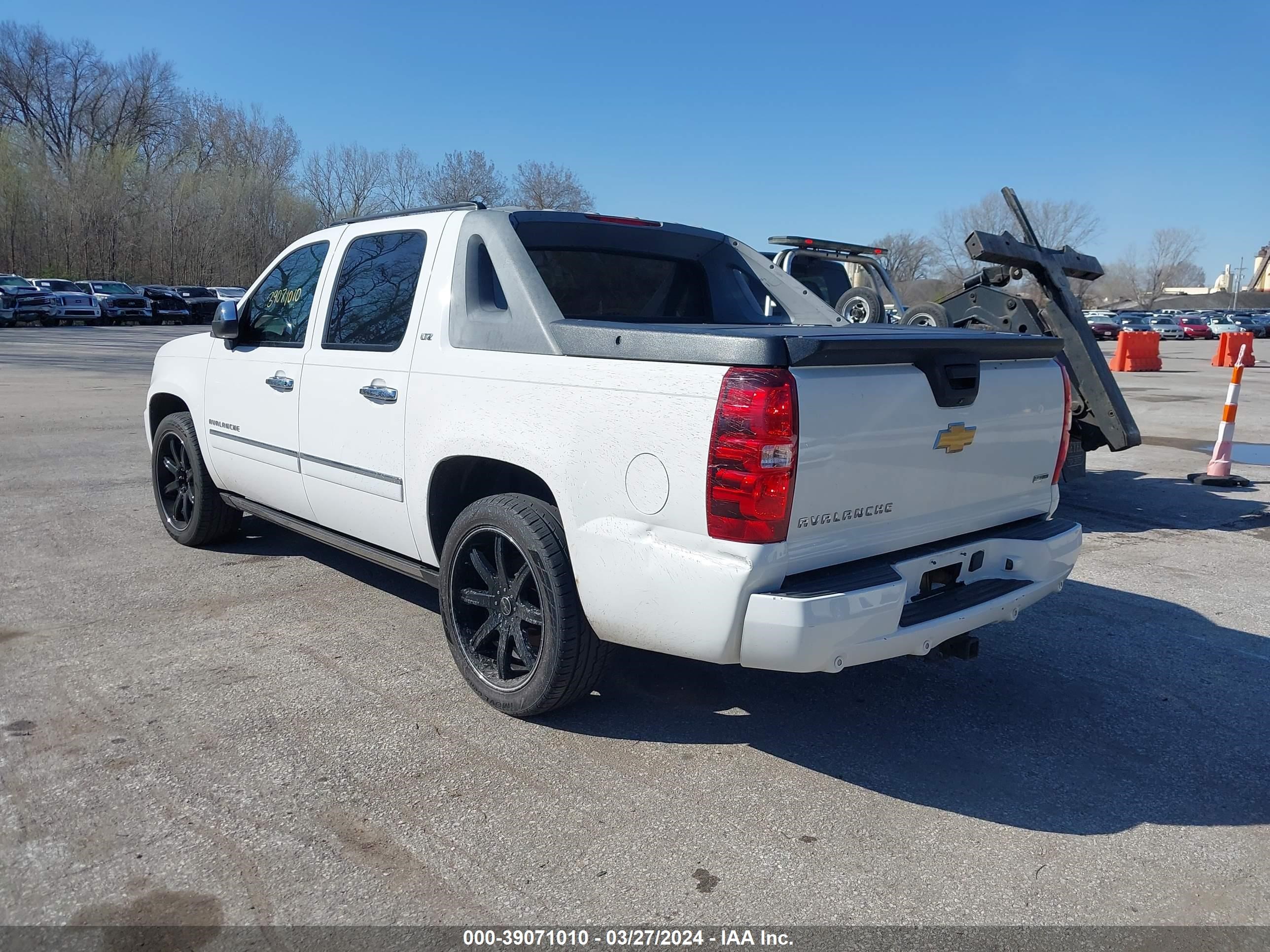 Photo 2 VIN: 3GNVKGE04AG189421 - CHEVROLET AVALANCHE 