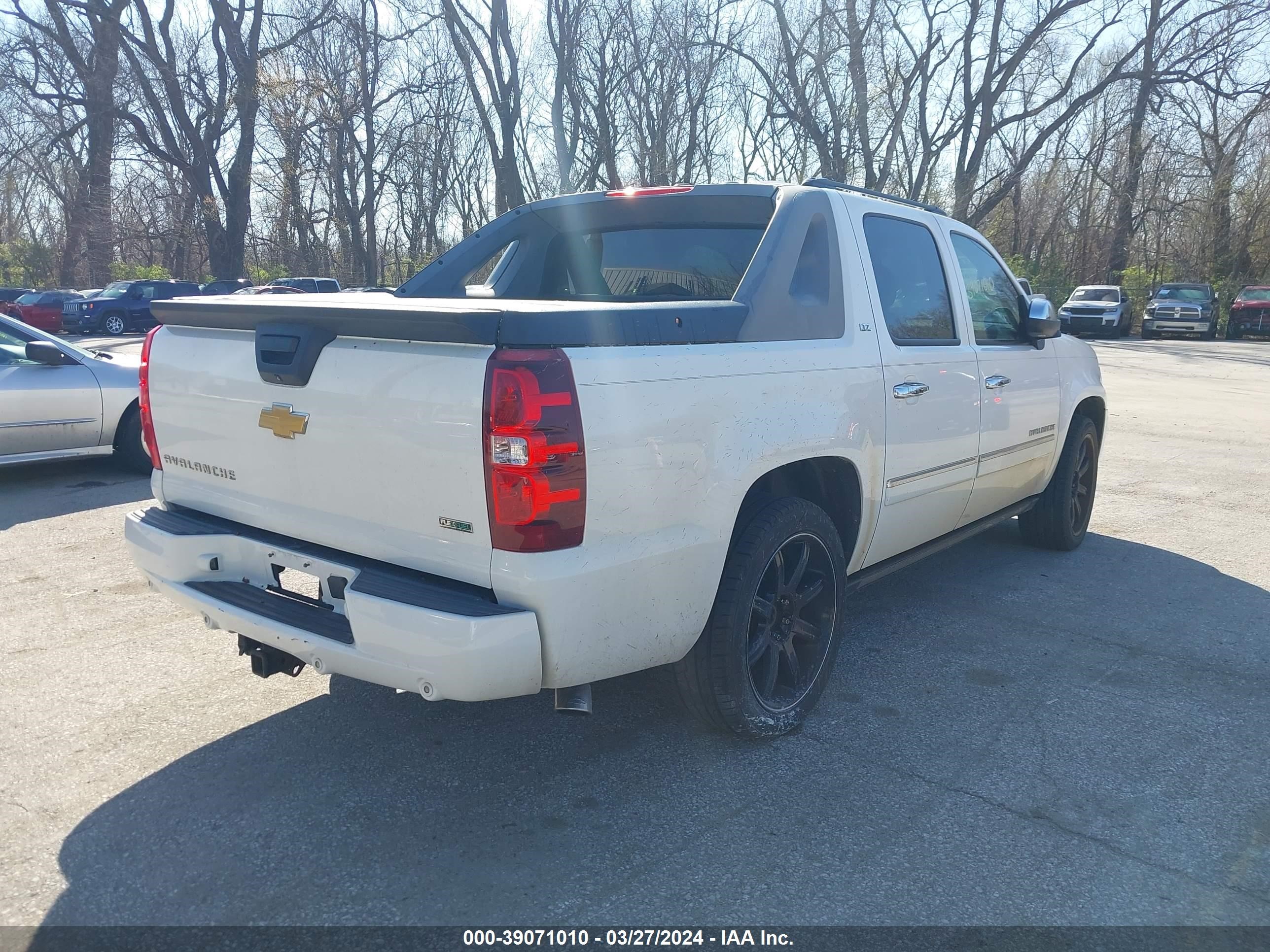 Photo 3 VIN: 3GNVKGE04AG189421 - CHEVROLET AVALANCHE 