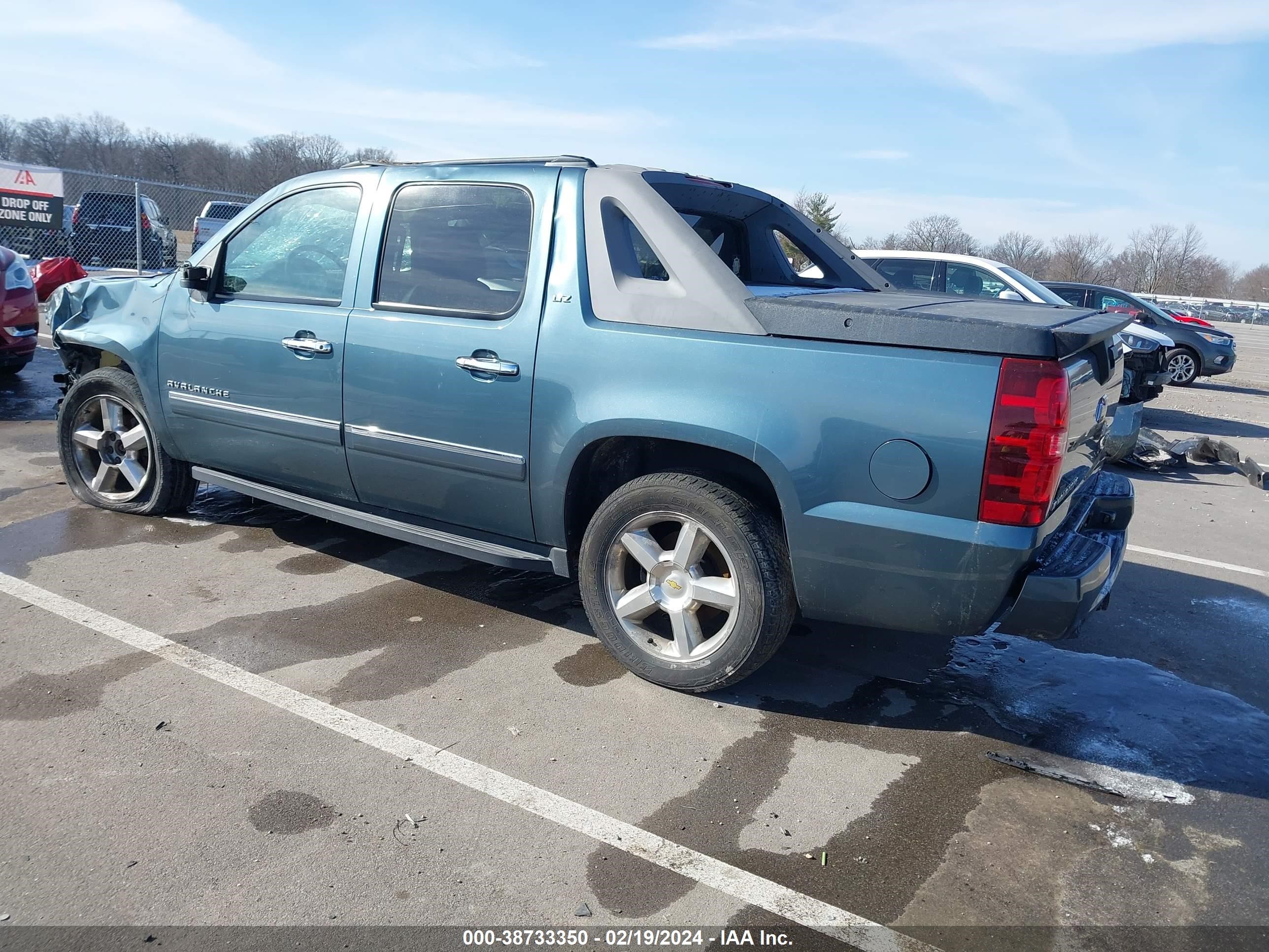 Photo 2 VIN: 3GNVKGE08AG230763 - CHEVROLET AVALANCHE 