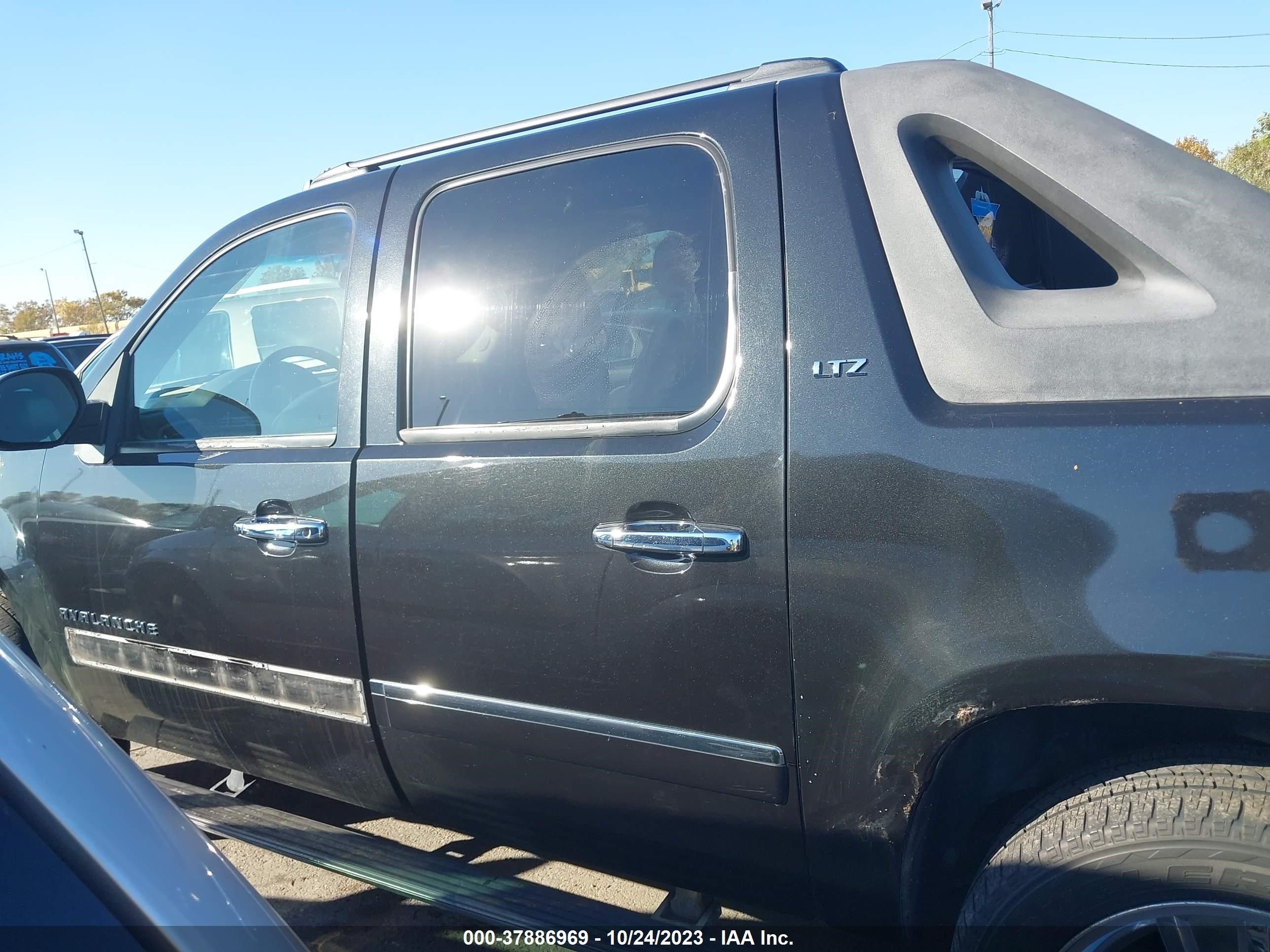 Photo 13 VIN: 3GNVKGE09AG186367 - CHEVROLET AVALANCHE 