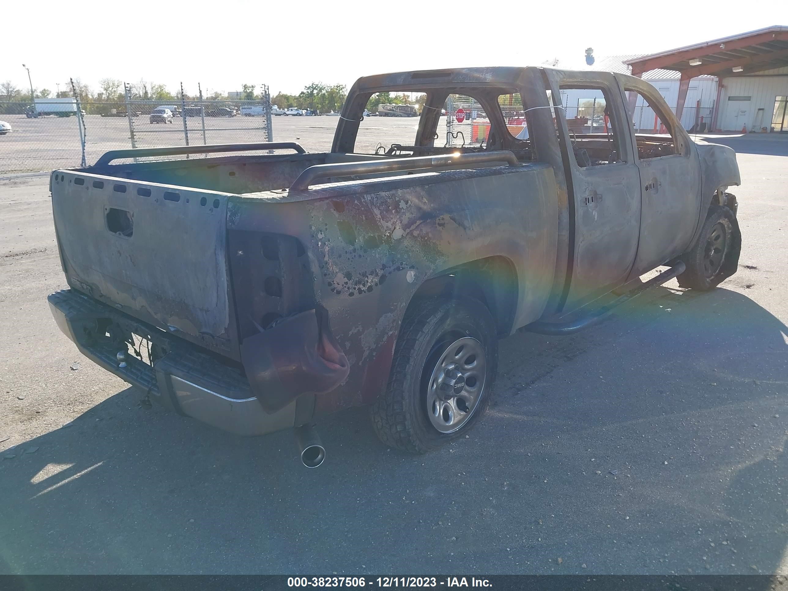 Photo 3 VIN: 3GTEC13C99G232503 - GMC SIERRA 